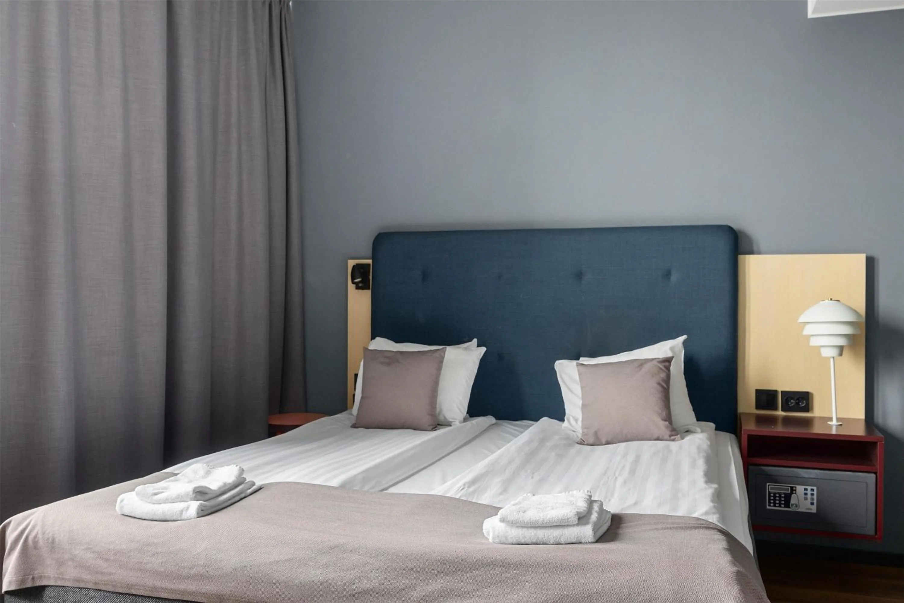 Bedroom, Bed in First Hotel Central