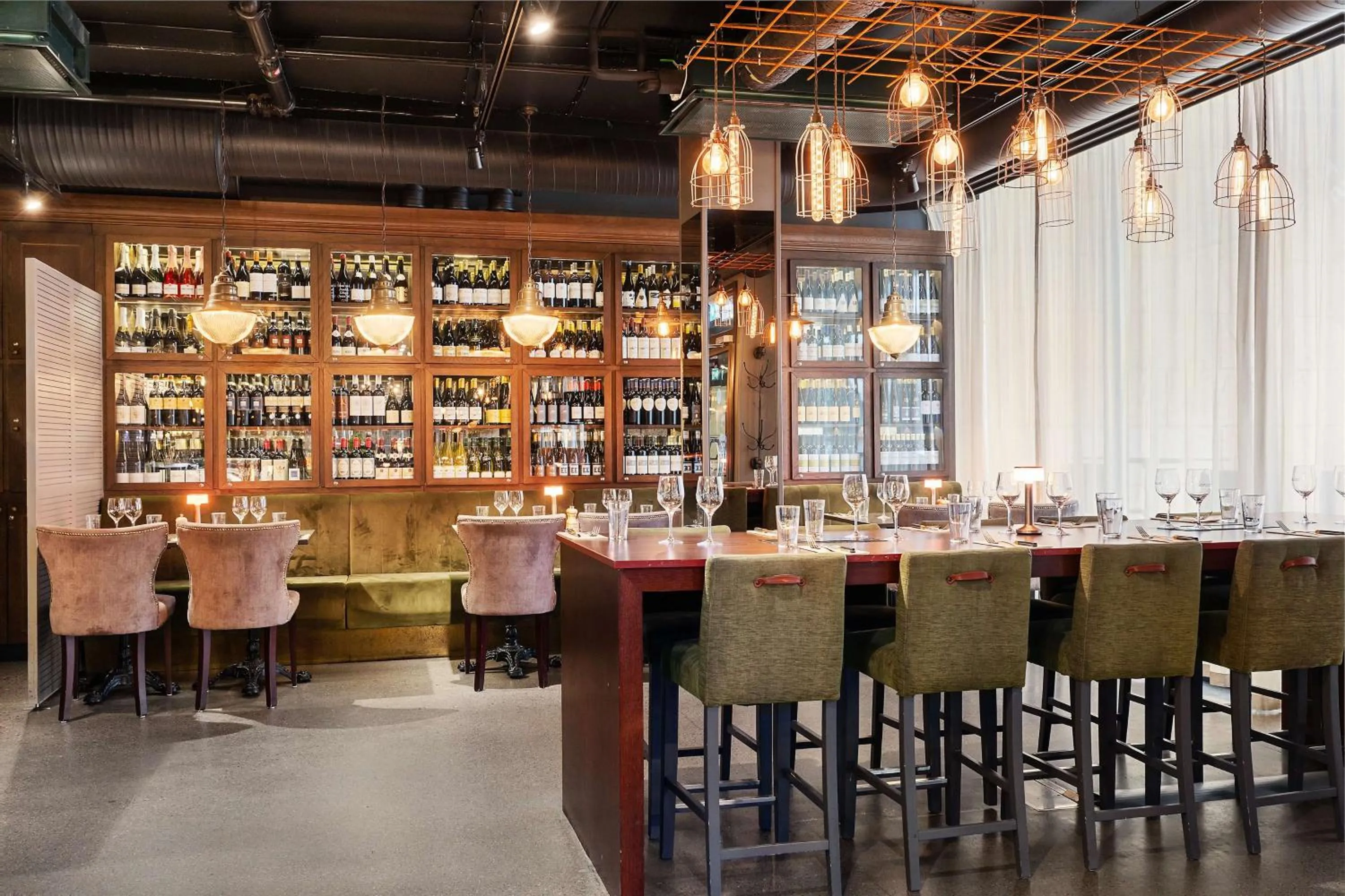 Restaurant/places to eat in First Hotel Central