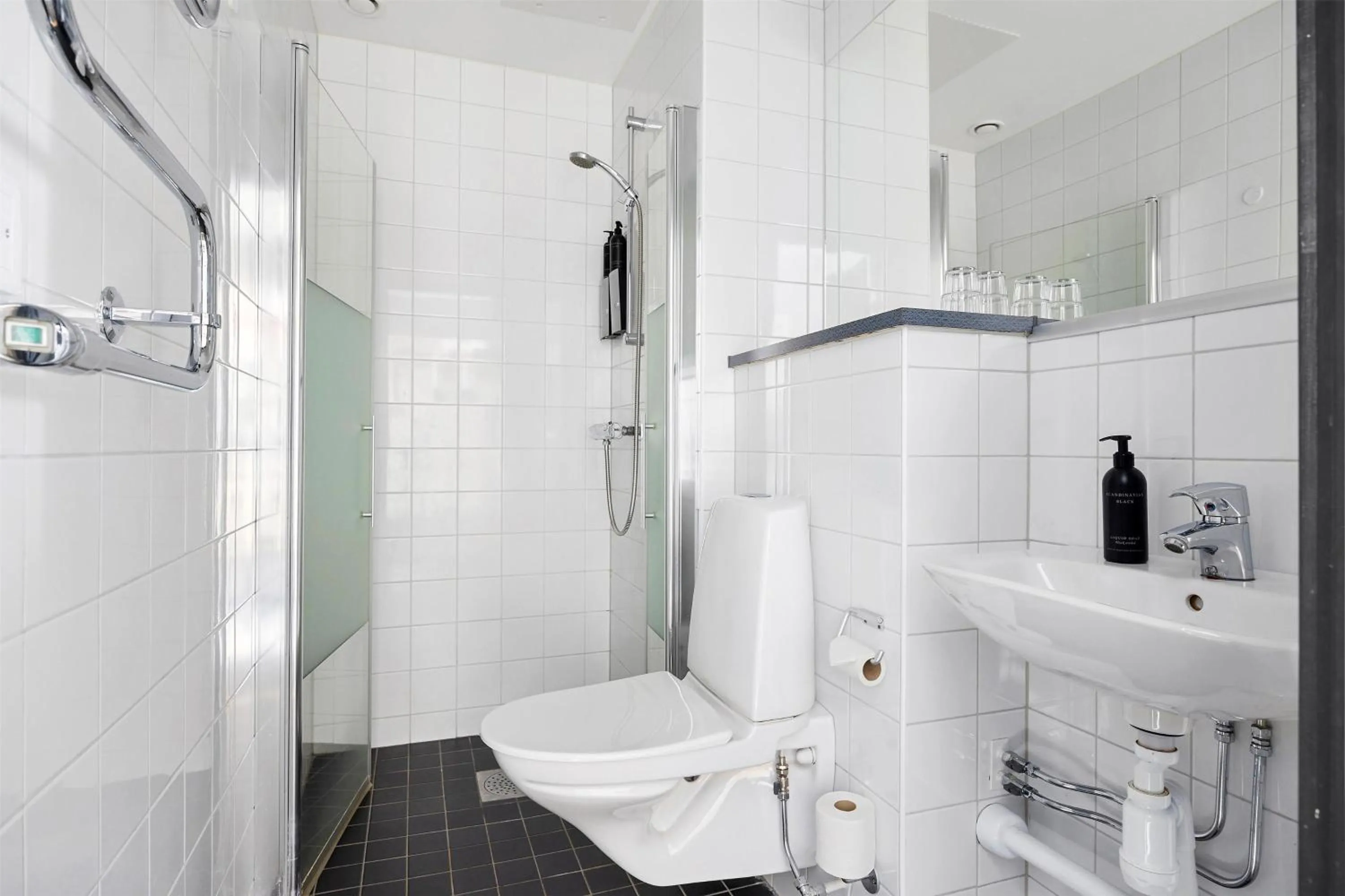 Bathroom in First Hotel Central