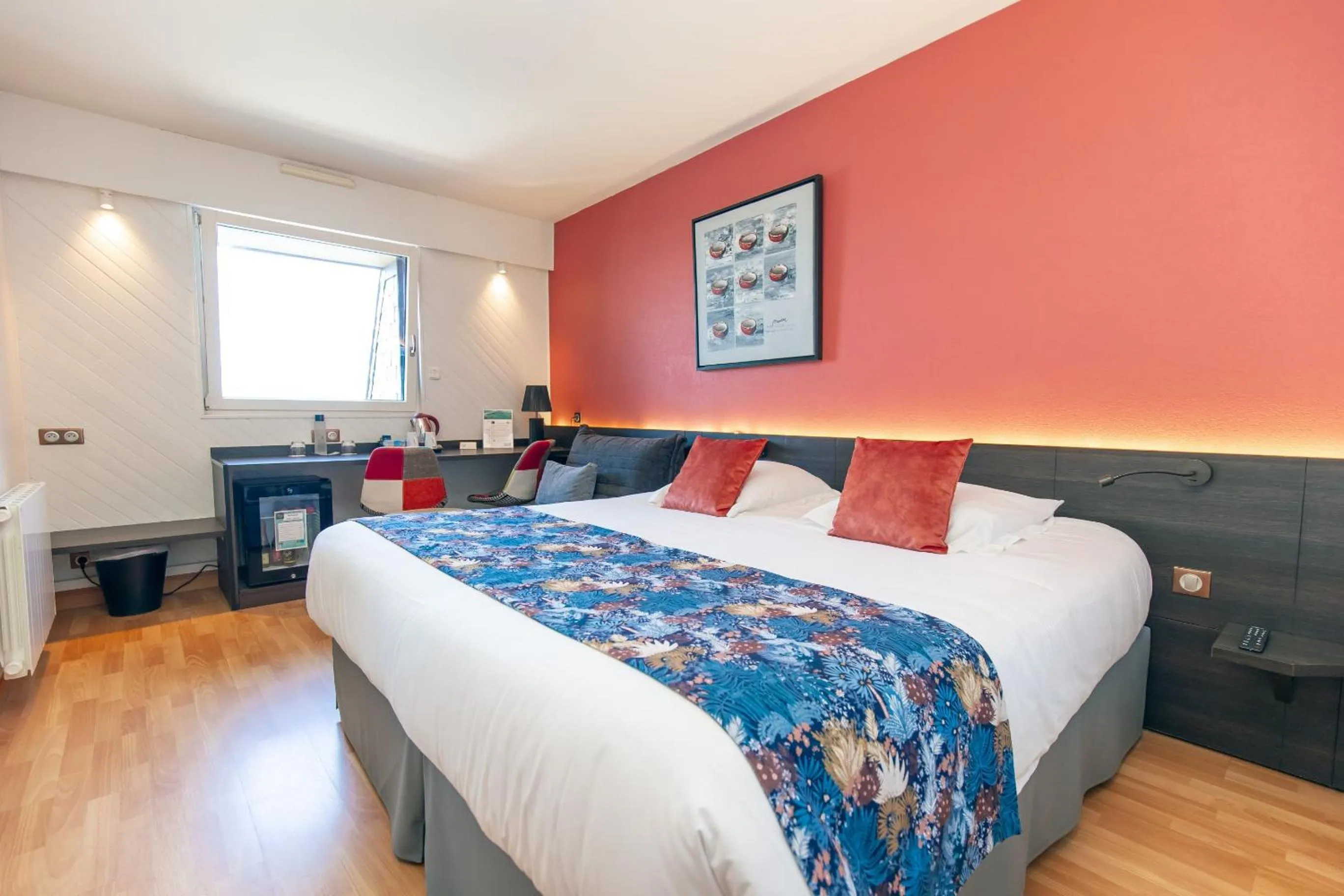 Bedroom, Bed in Logis Hôtel de France - Face à la Mer