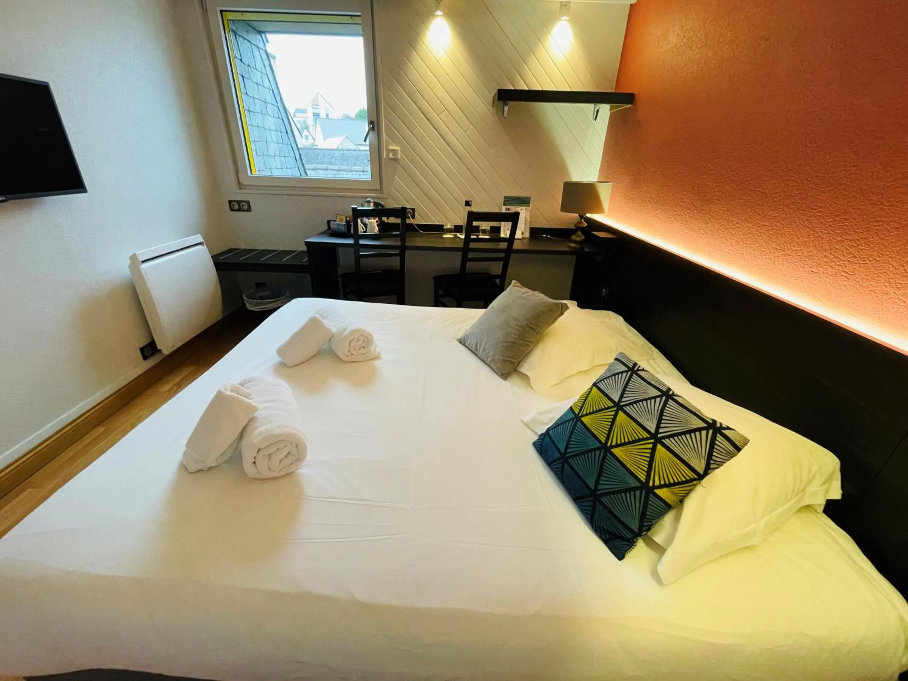 Photo of the whole room, Bed in Logis Hôtel de France - Face à la Mer