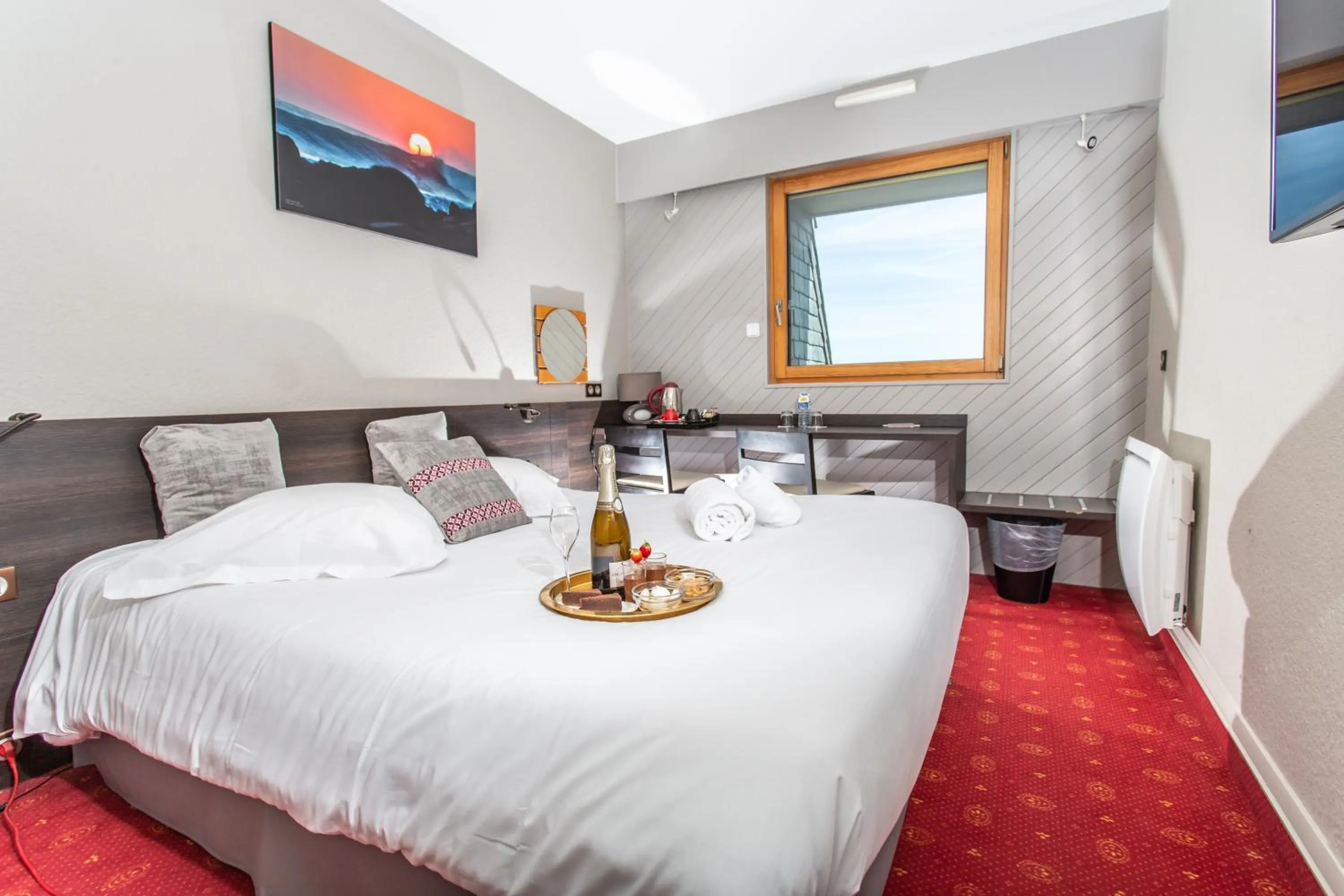 Photo of the whole room, Bed in Logis Hôtel de France - Face à la Mer