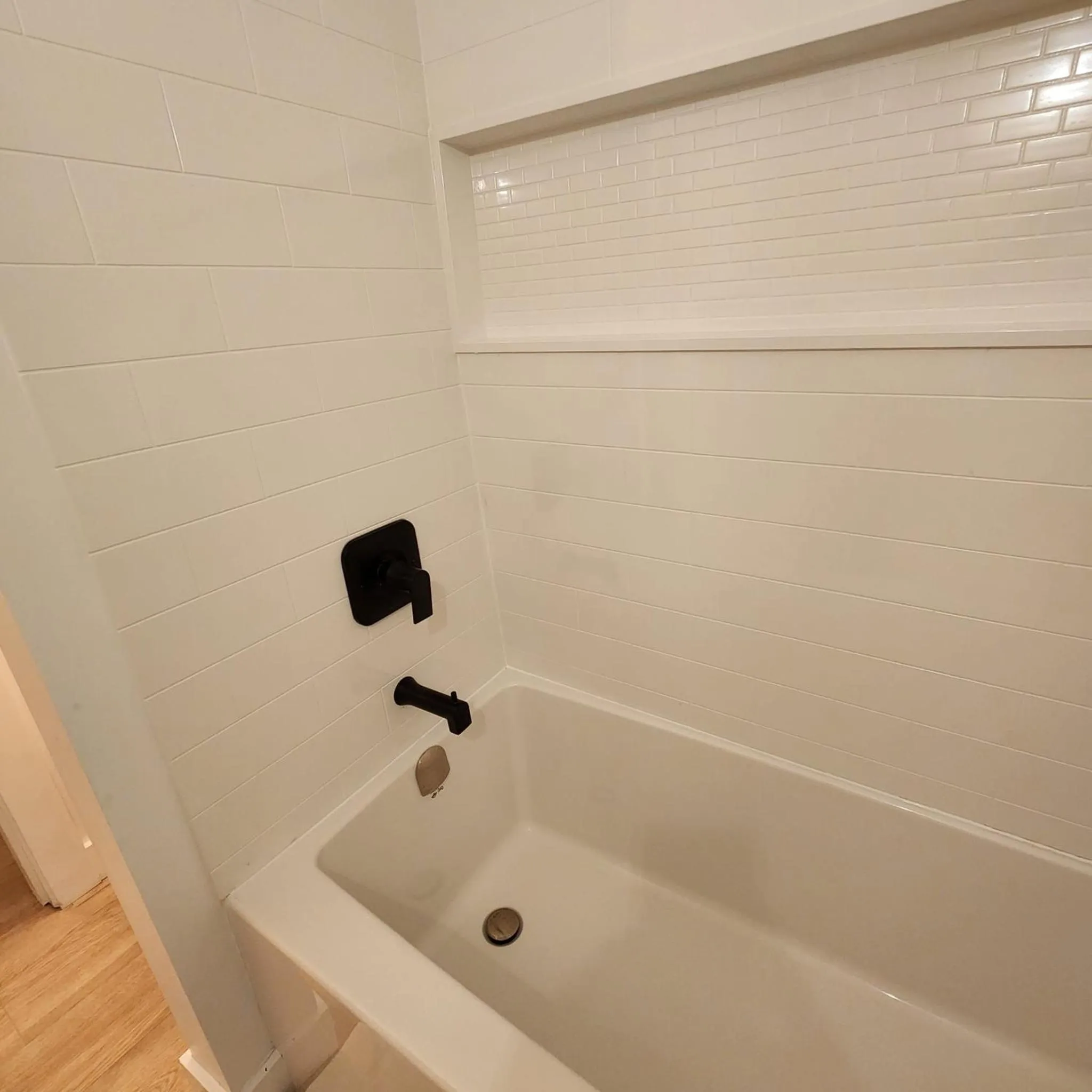 Bath in The Villager Inn Princeton Motel