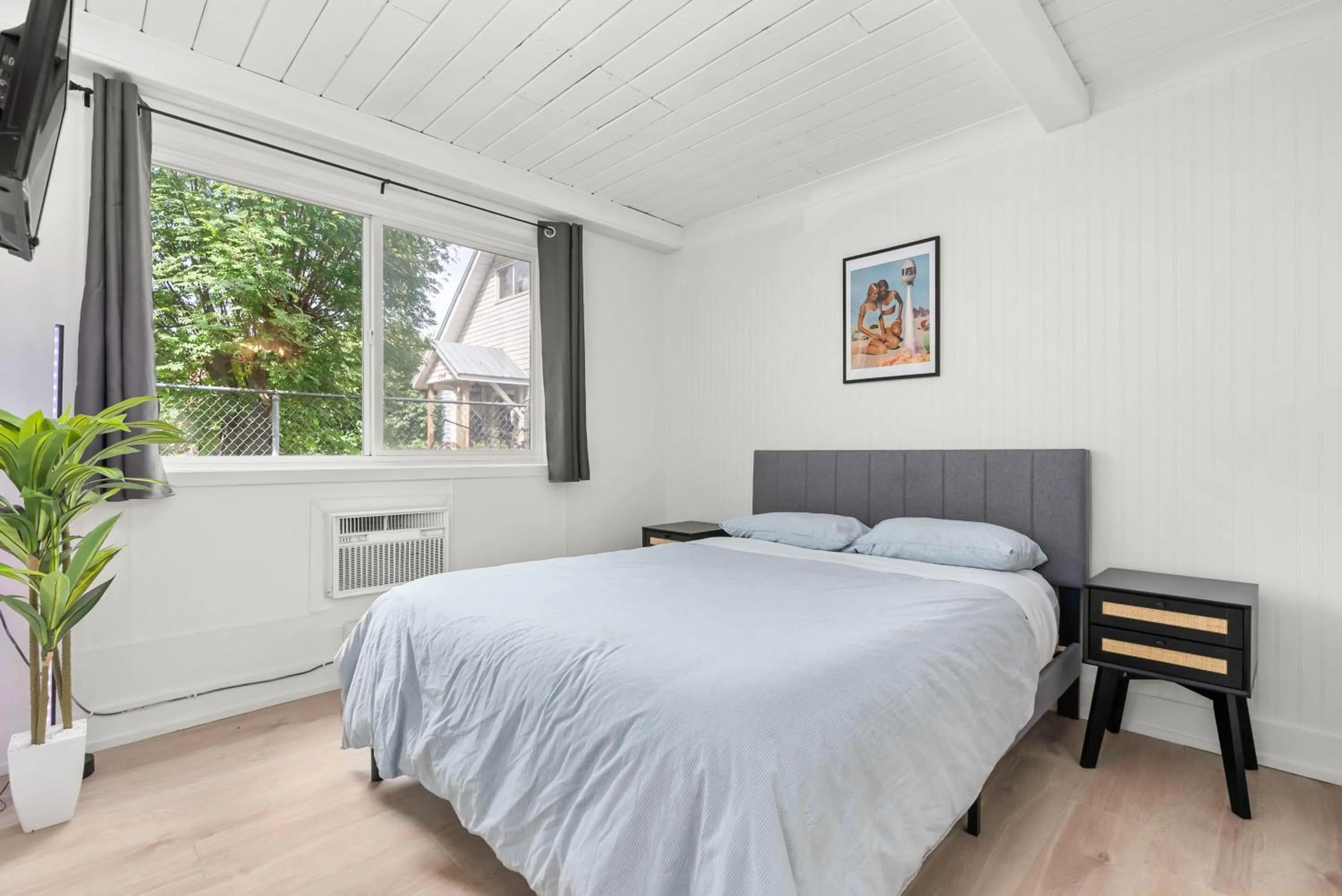 Photo of the whole room in The Villager Inn Princeton Motel