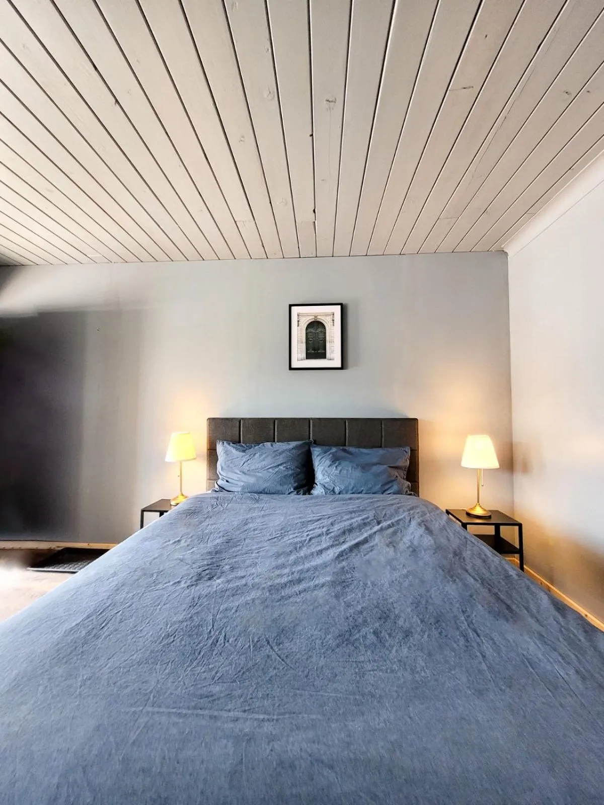 Bedroom in The Villager Inn Princeton Motel