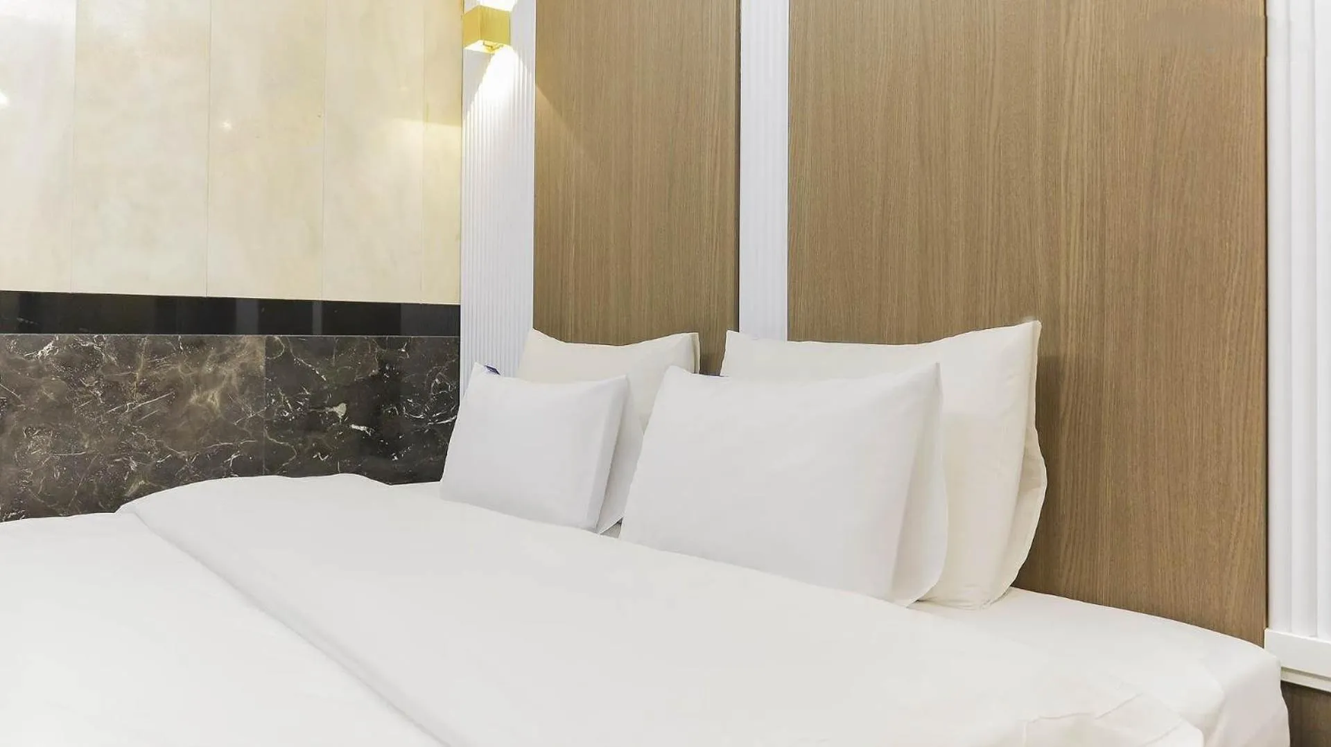 Bed in Dongdaemun Signature Tourist Hotel