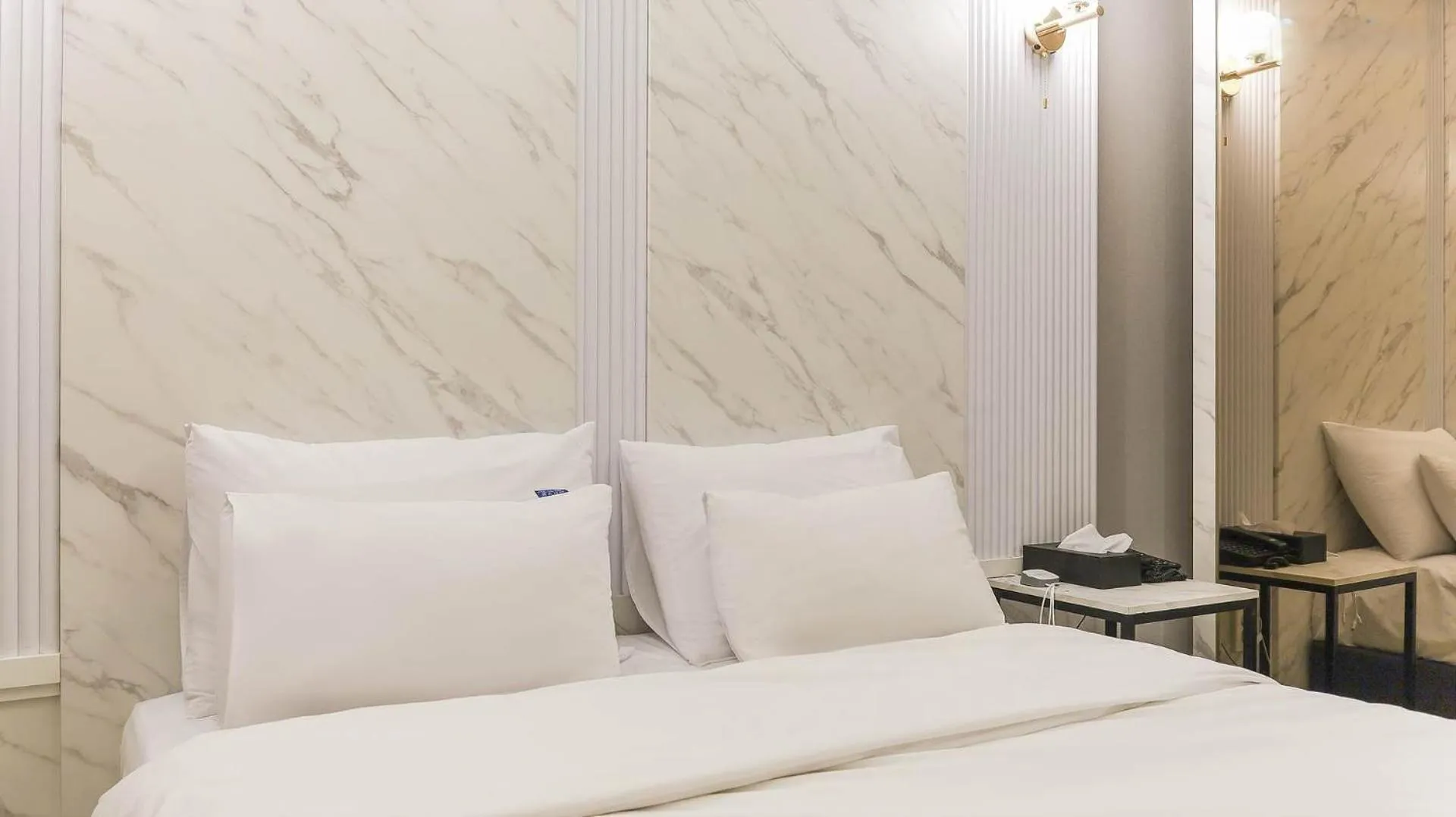 Bed in Dongdaemun Signature Tourist Hotel