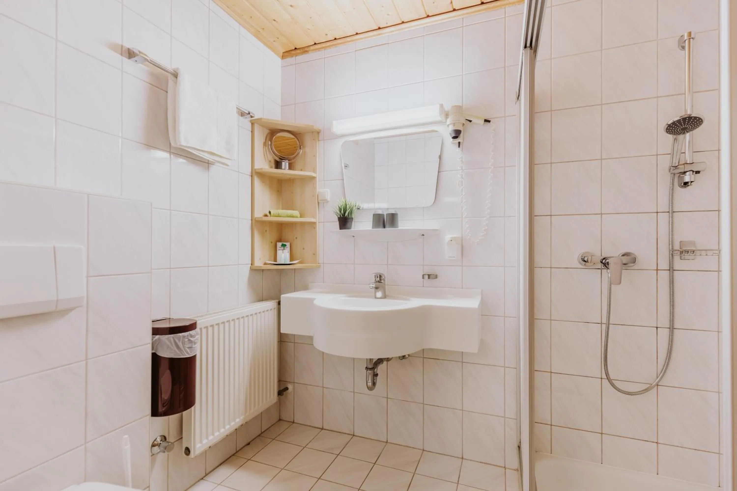 Bathroom in Landhotel Gschirnwirt