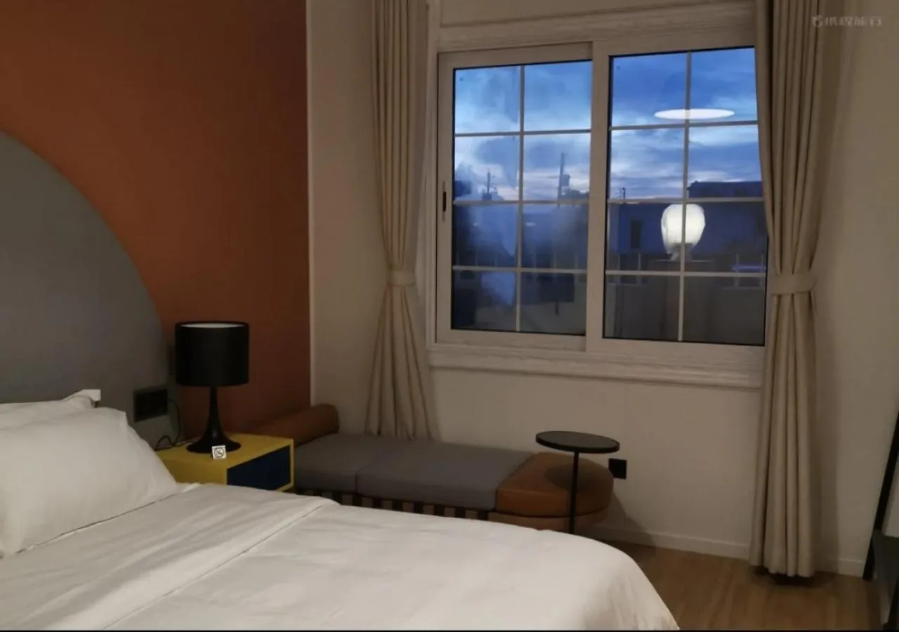 Bedroom, Bed in Discovery Saipan Hotel