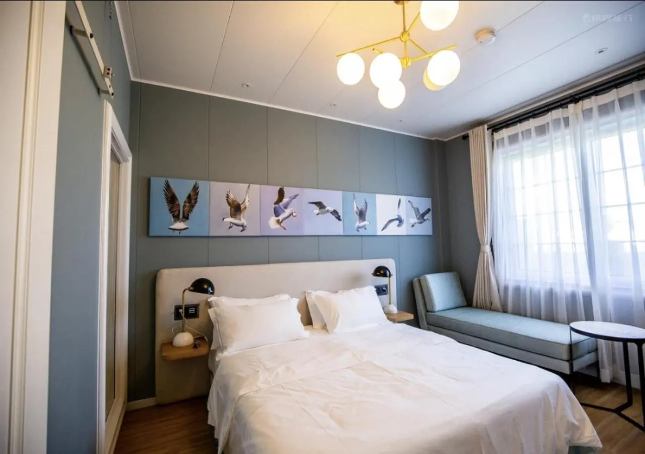 Bedroom, Bed in Discovery Saipan Hotel