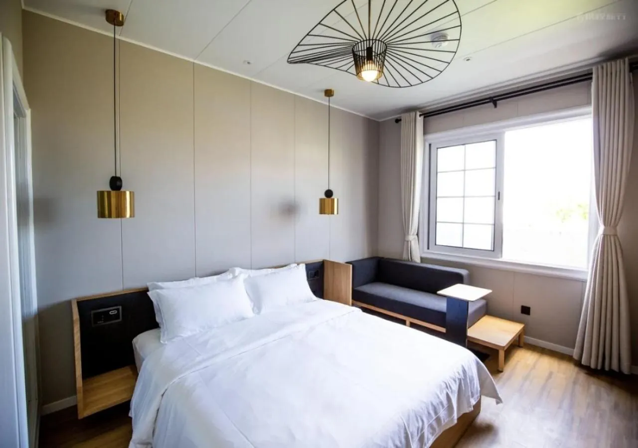 Bedroom, Bed in Discovery Saipan Hotel