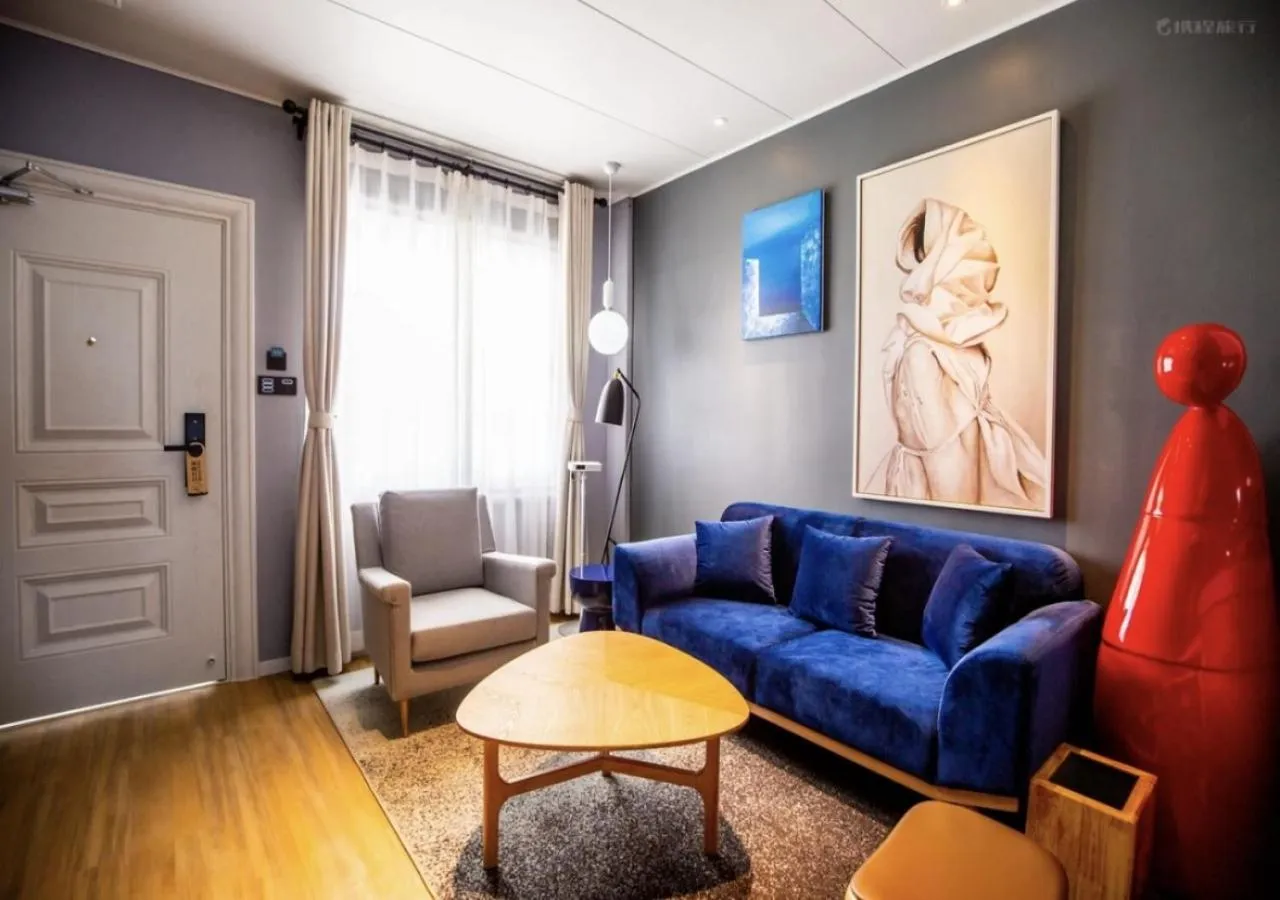 Living room in Discovery Saipan Hotel