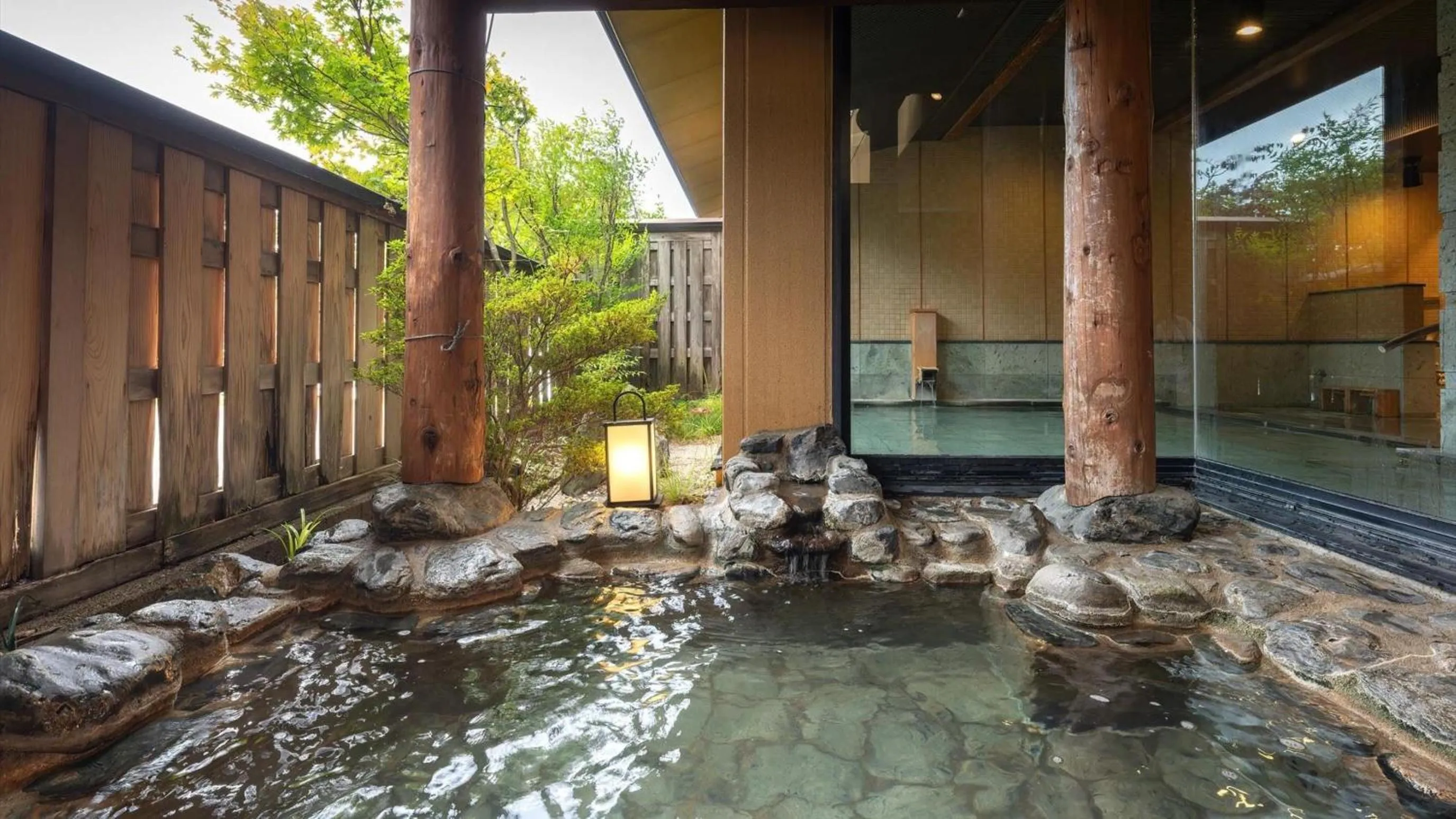 Hot Spring Bath in Kashintei Shirahama