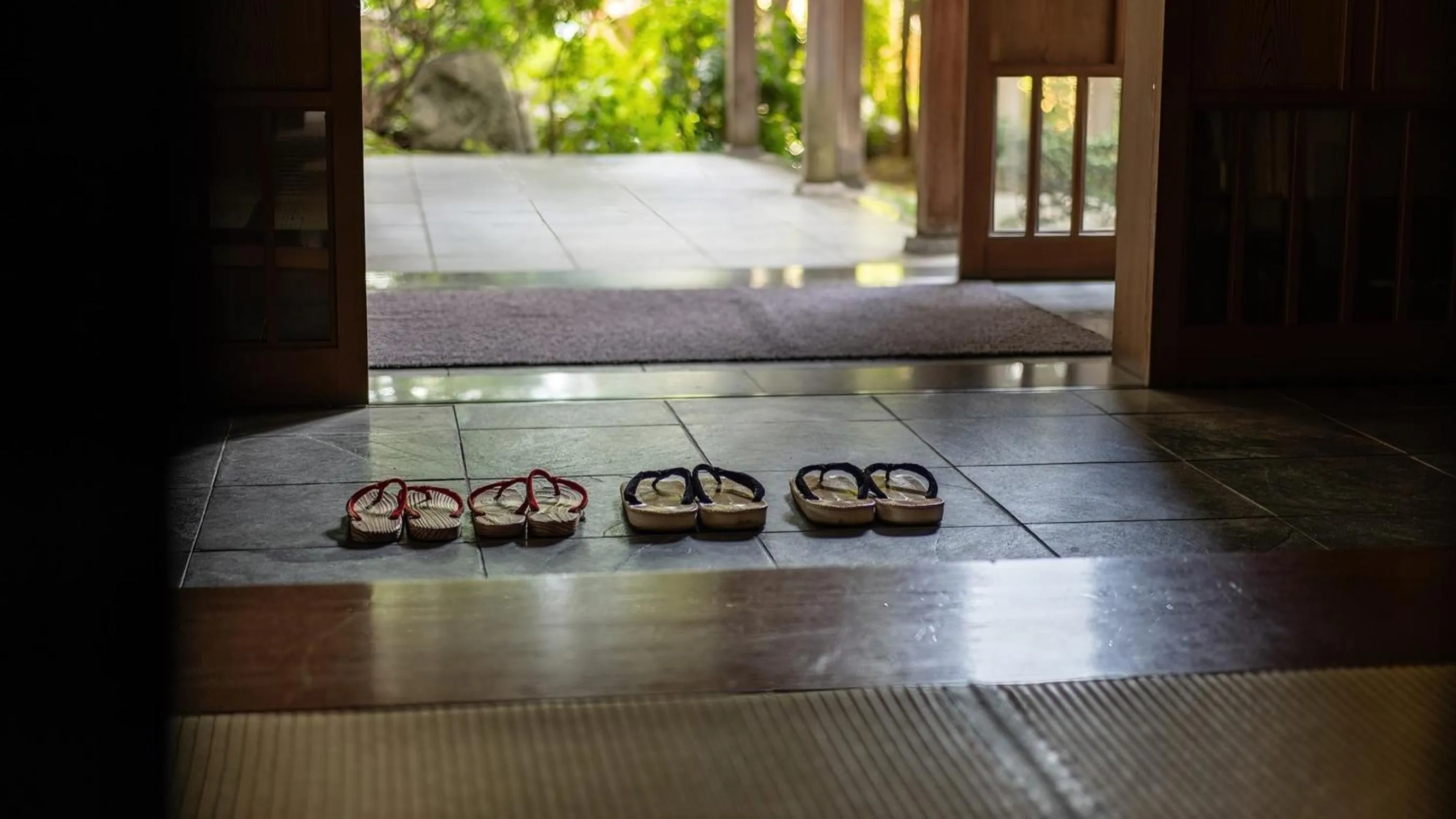 People in Kashintei Shirahama