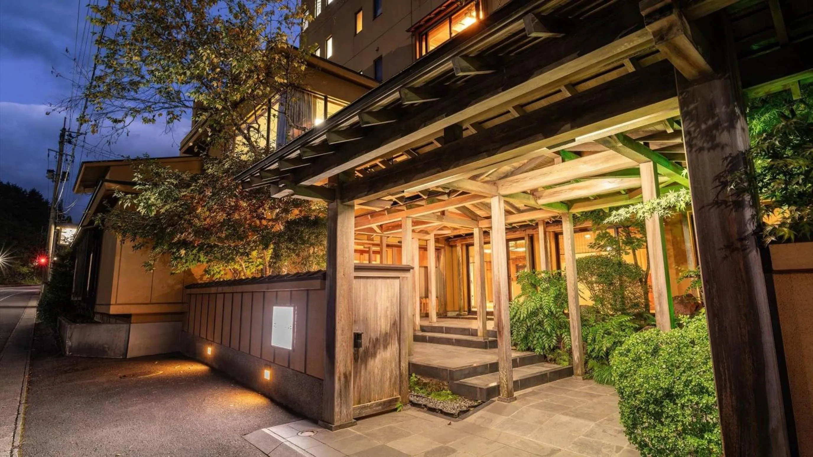 Property building in Kashintei Shirahama