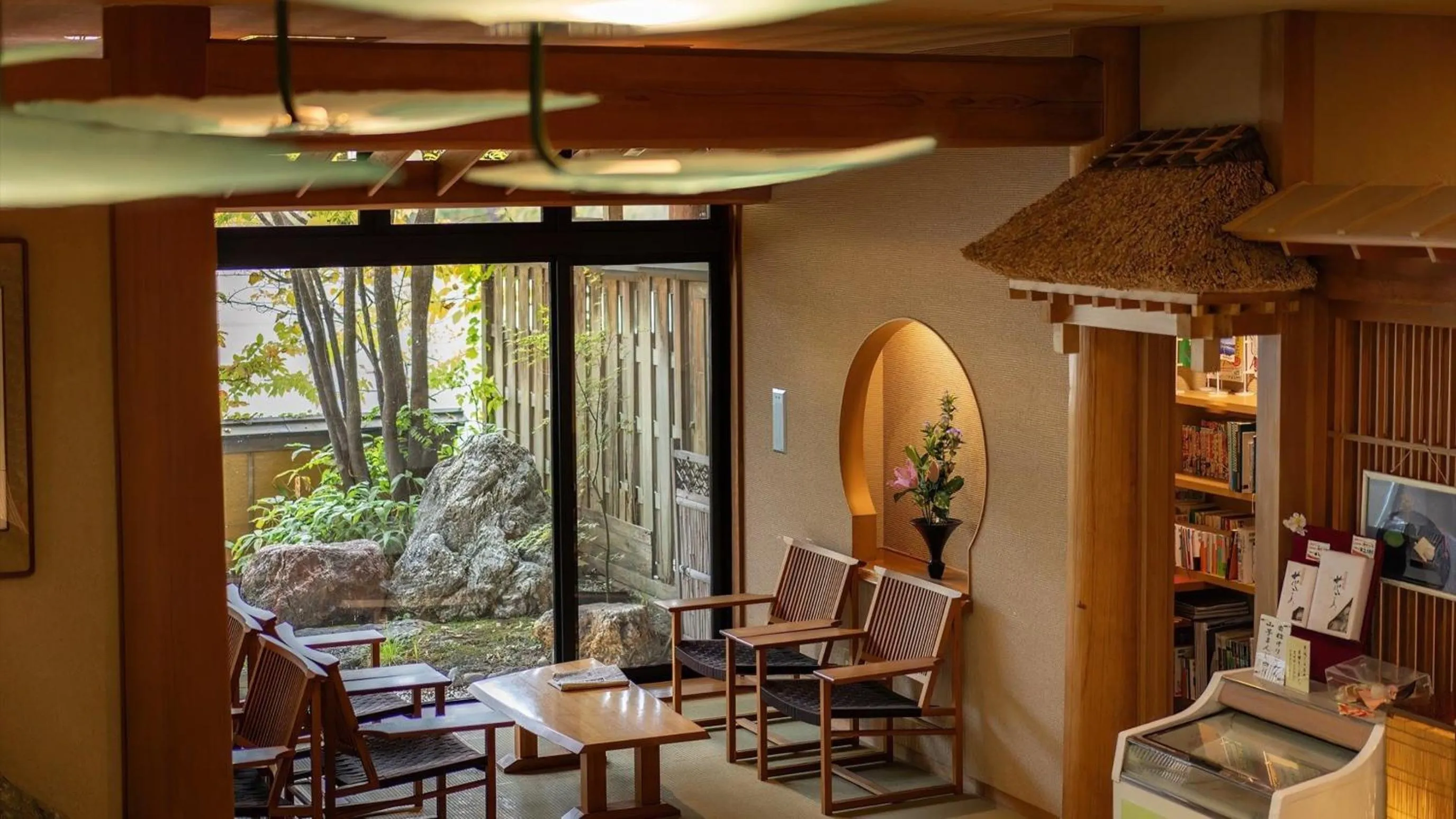 Lobby or reception in Kashintei Shirahama