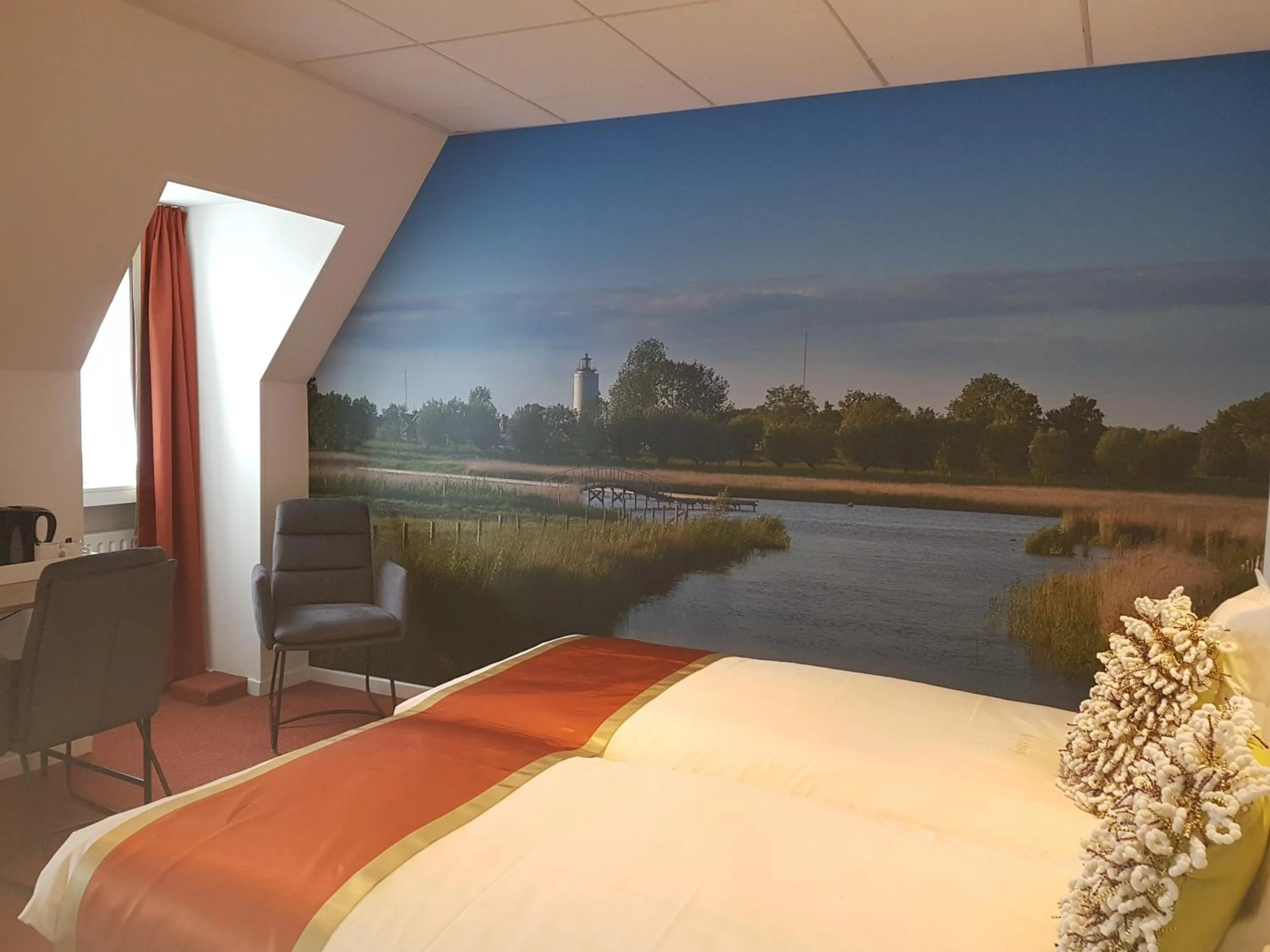 Photo of the whole room, Bed in De Eenhoorn