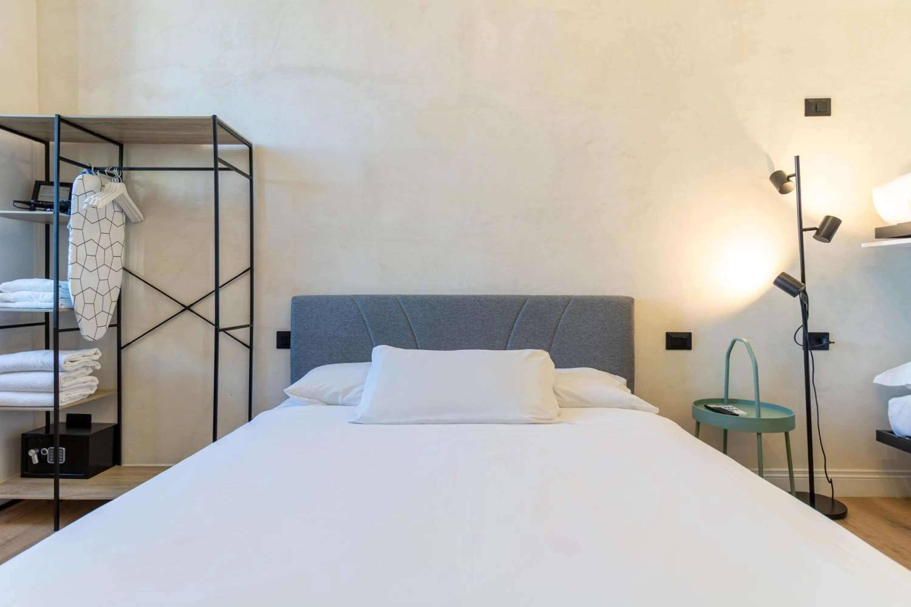 Photo of the whole room, Bed in Cunabu Apartments