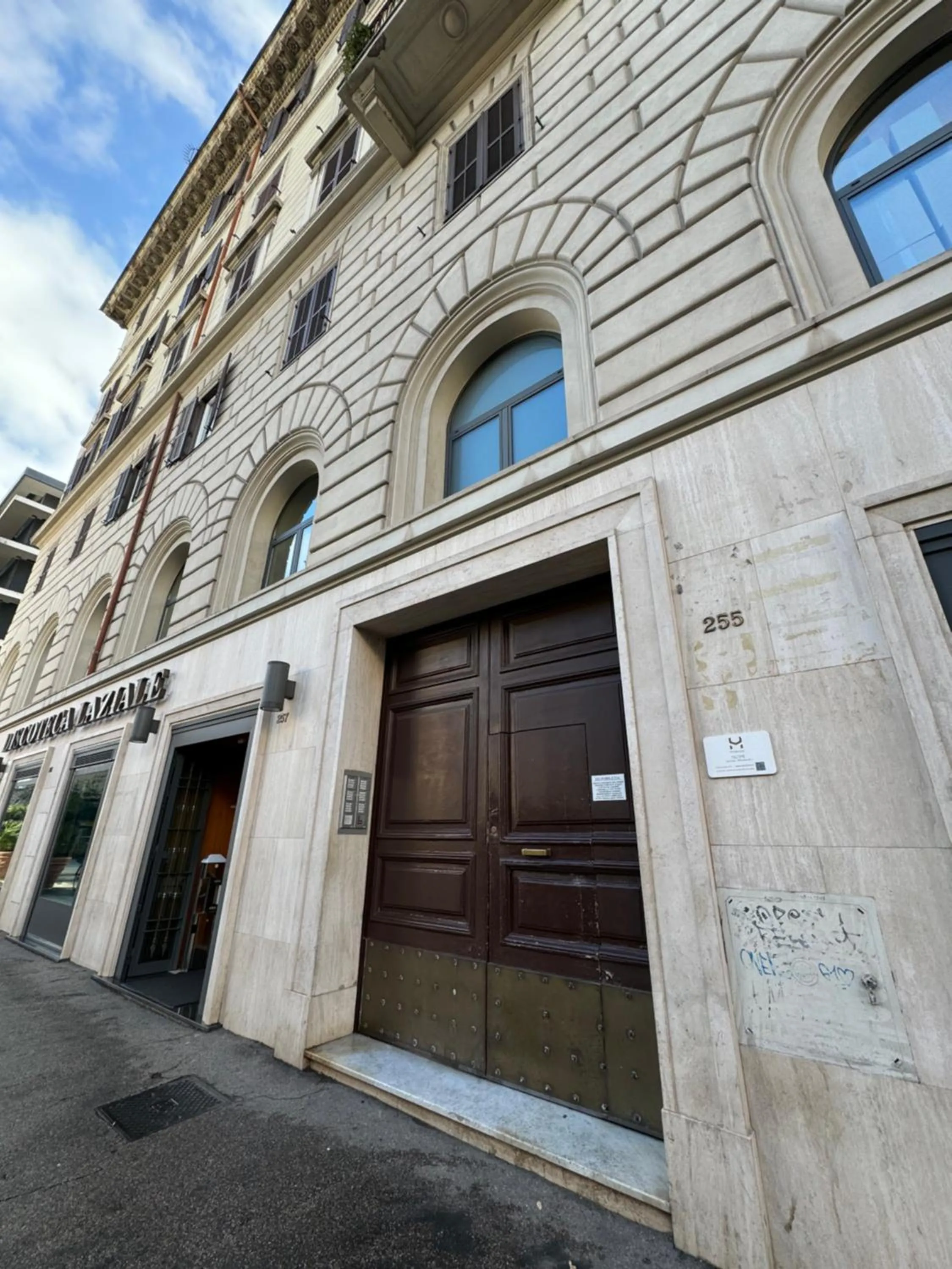 Property building in Cunabu Apartments