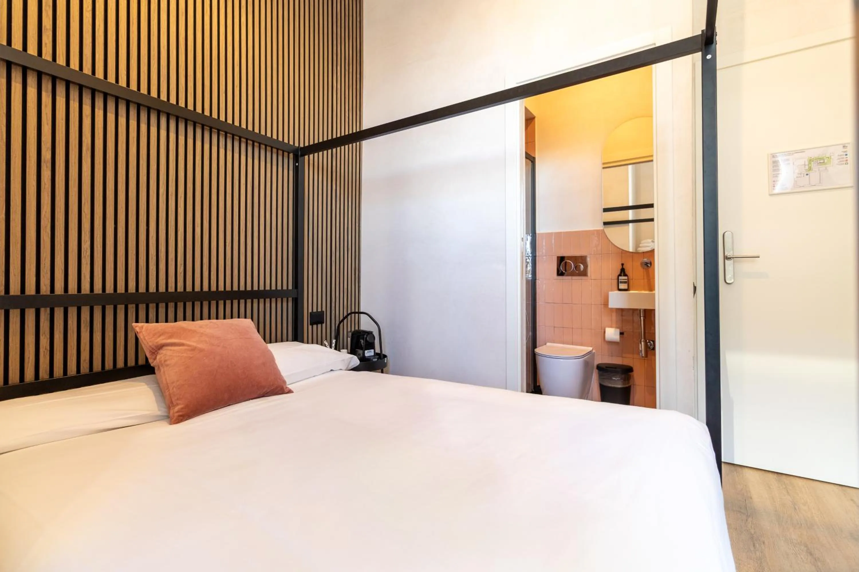 Photo of the whole room, Bed in Cunabu Apartments