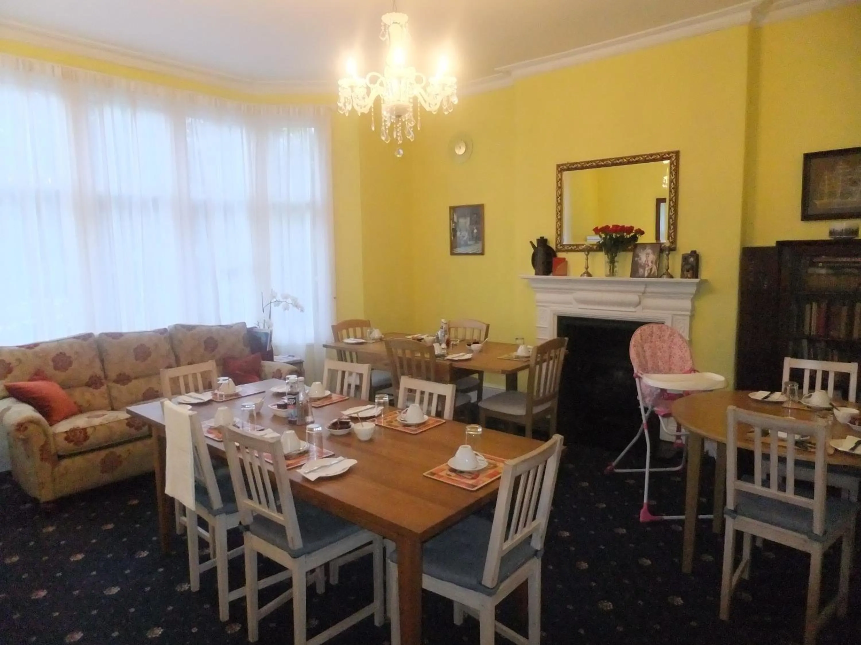 Restaurant/places to eat in Elgin Villa