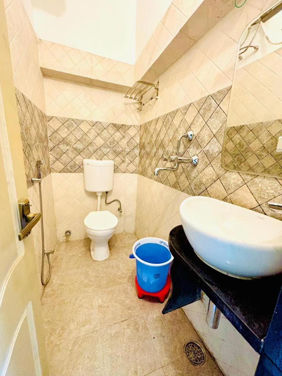 Shower in Narayana's Haveli