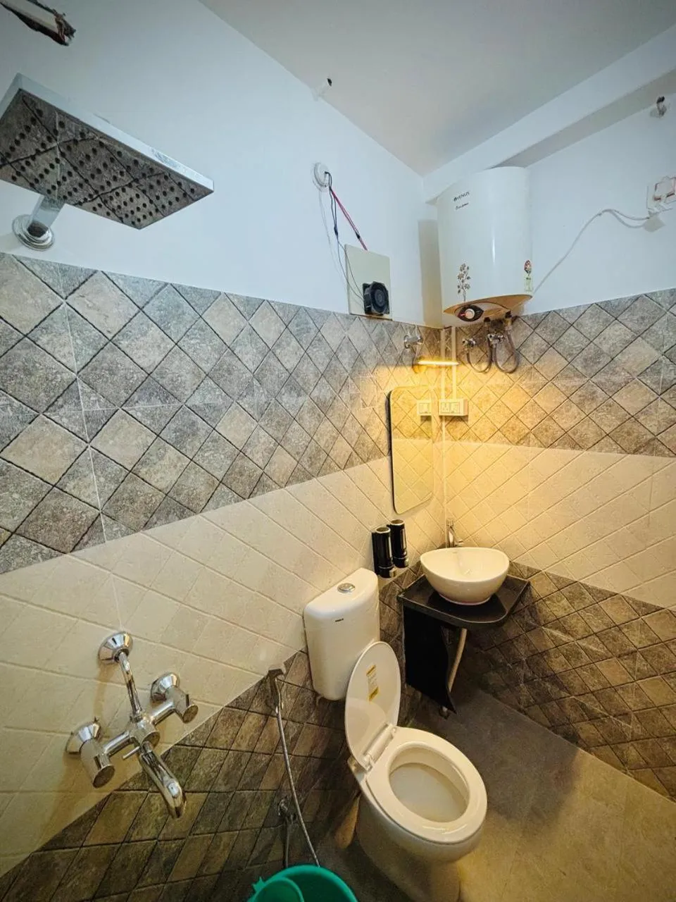 Shower in Narayana's Haveli