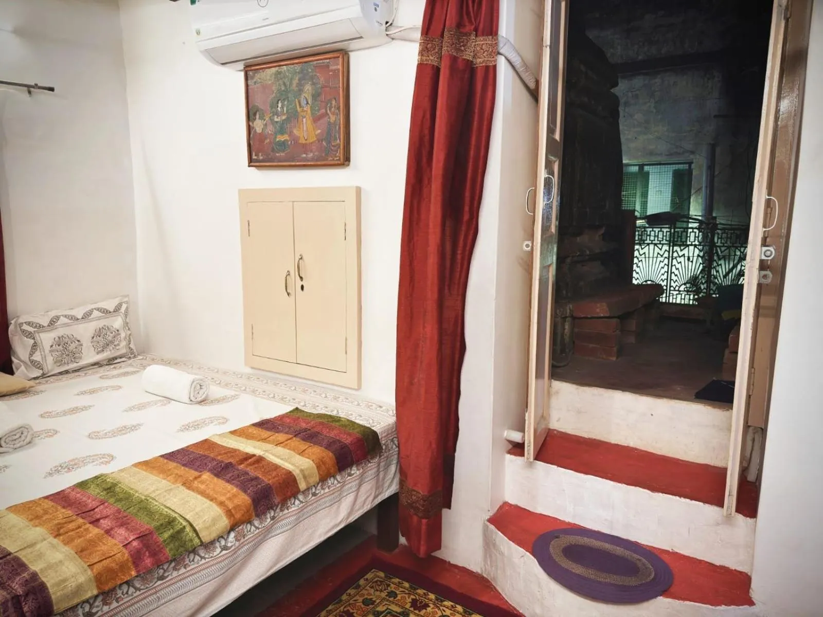 Bed in Narayana's Haveli