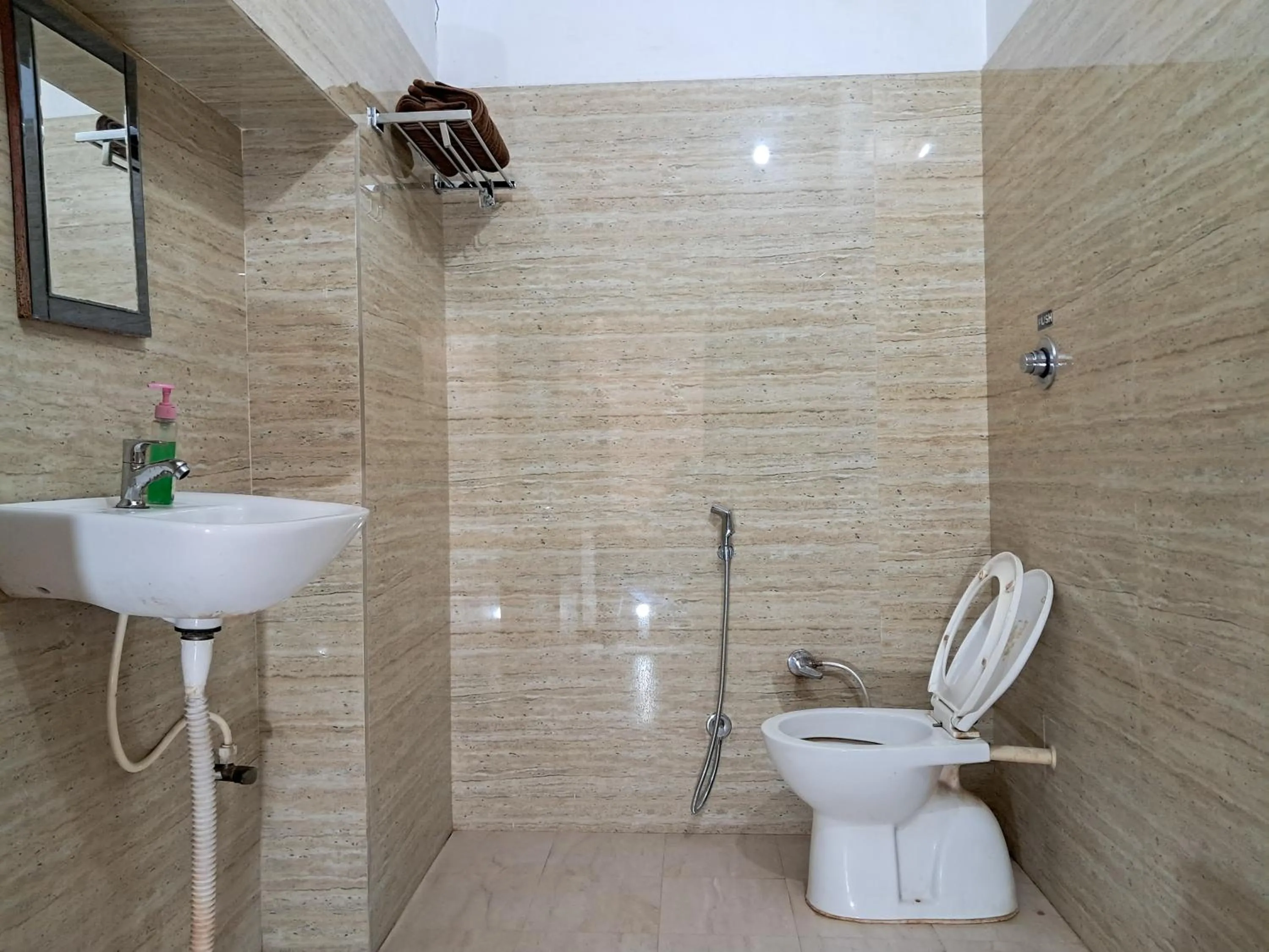 Shower in LD Guest House, Ayodhya