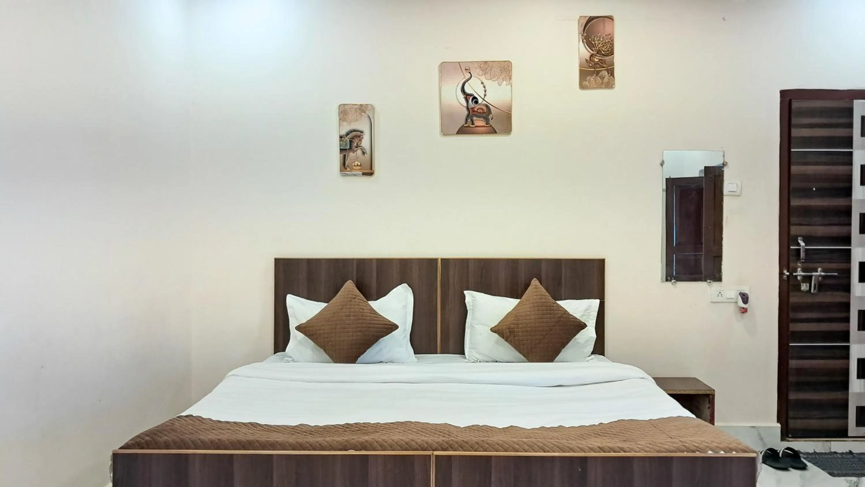 Bed in LD Guest House, Ayodhya