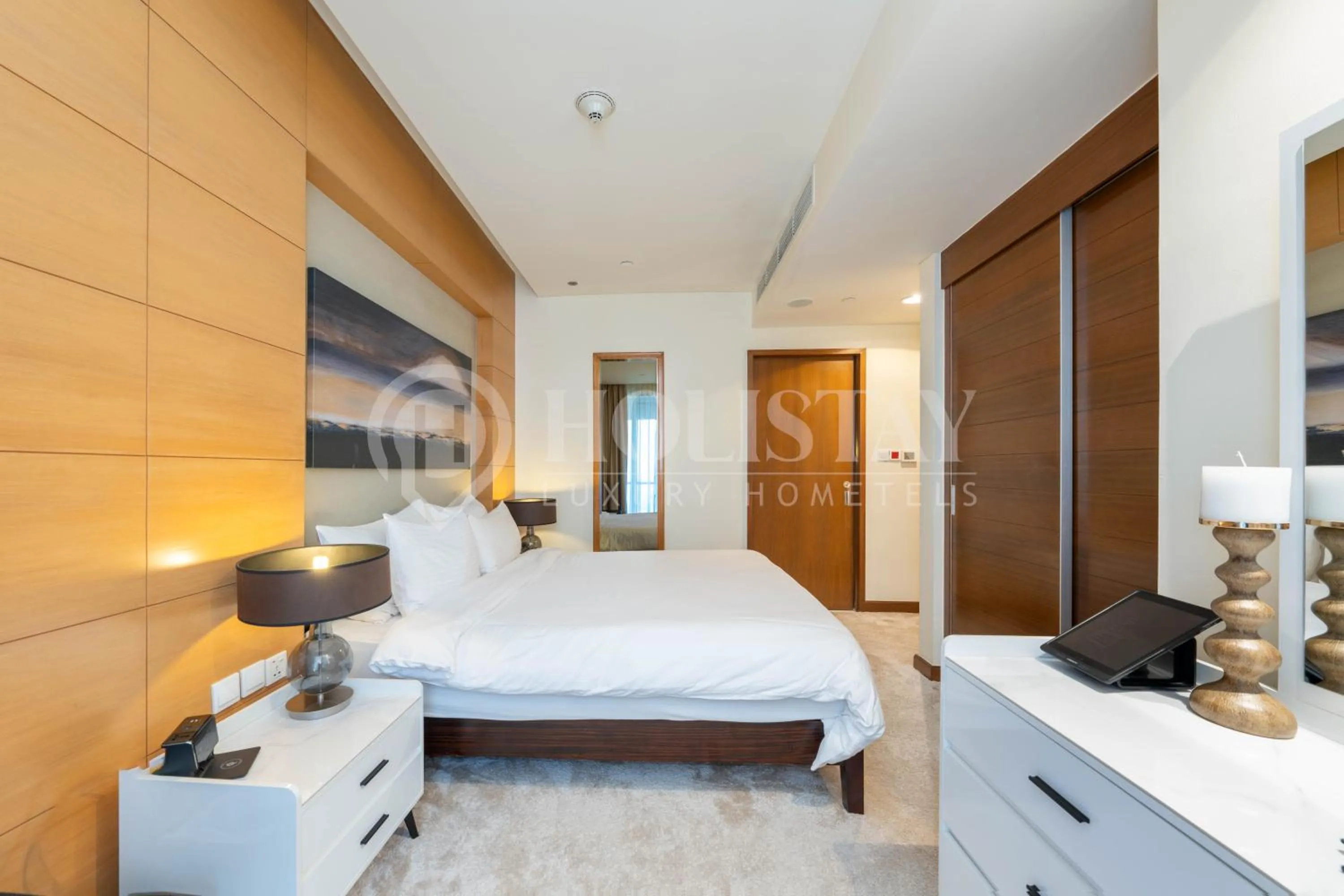 Bed in Holistay Luxury Homes - Burj khalifa view - Direct Access Dubai Mall
