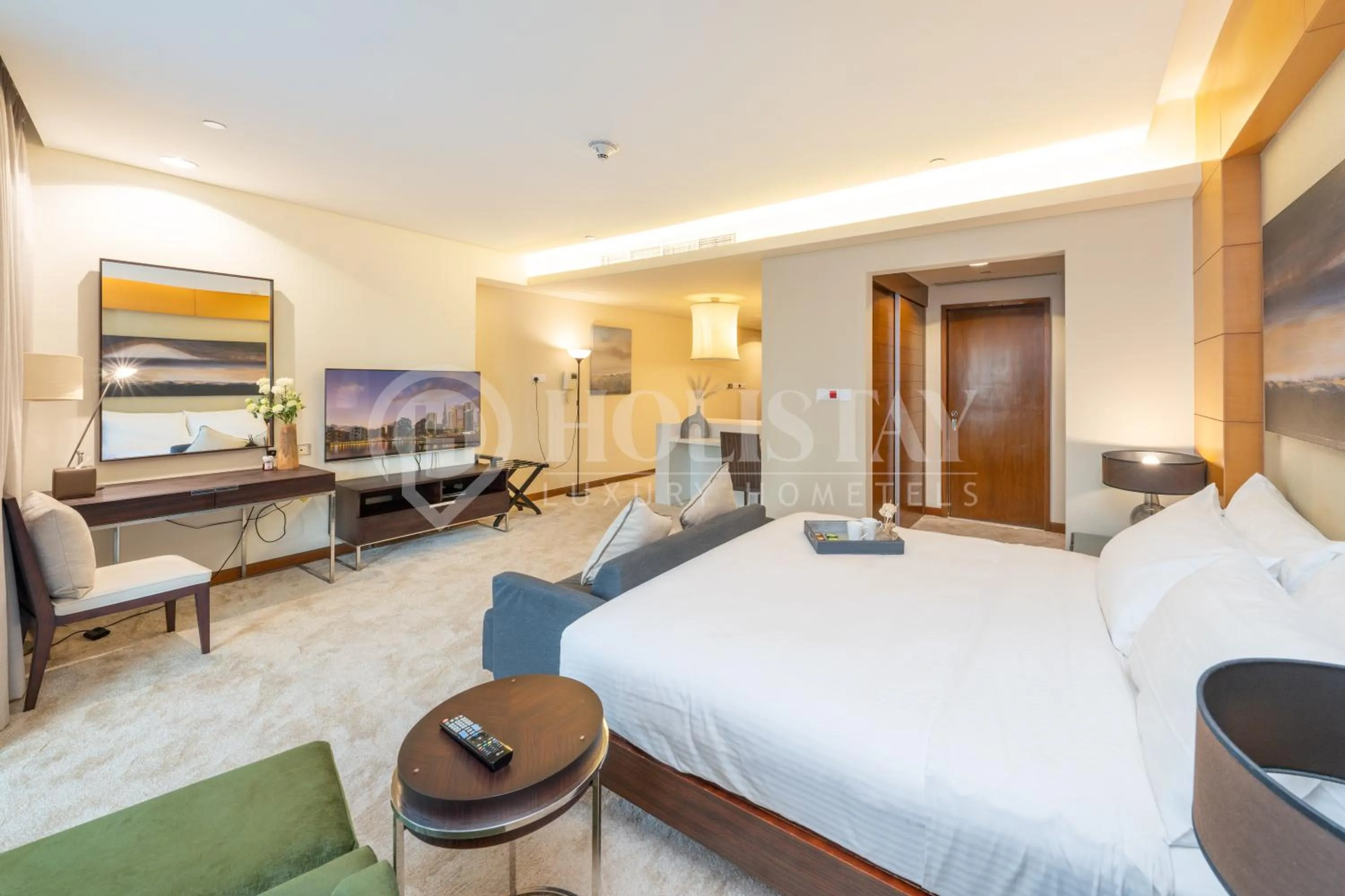 Bed in Holistay Luxury Homes - Burj khalifa view - Direct Access Dubai Mall