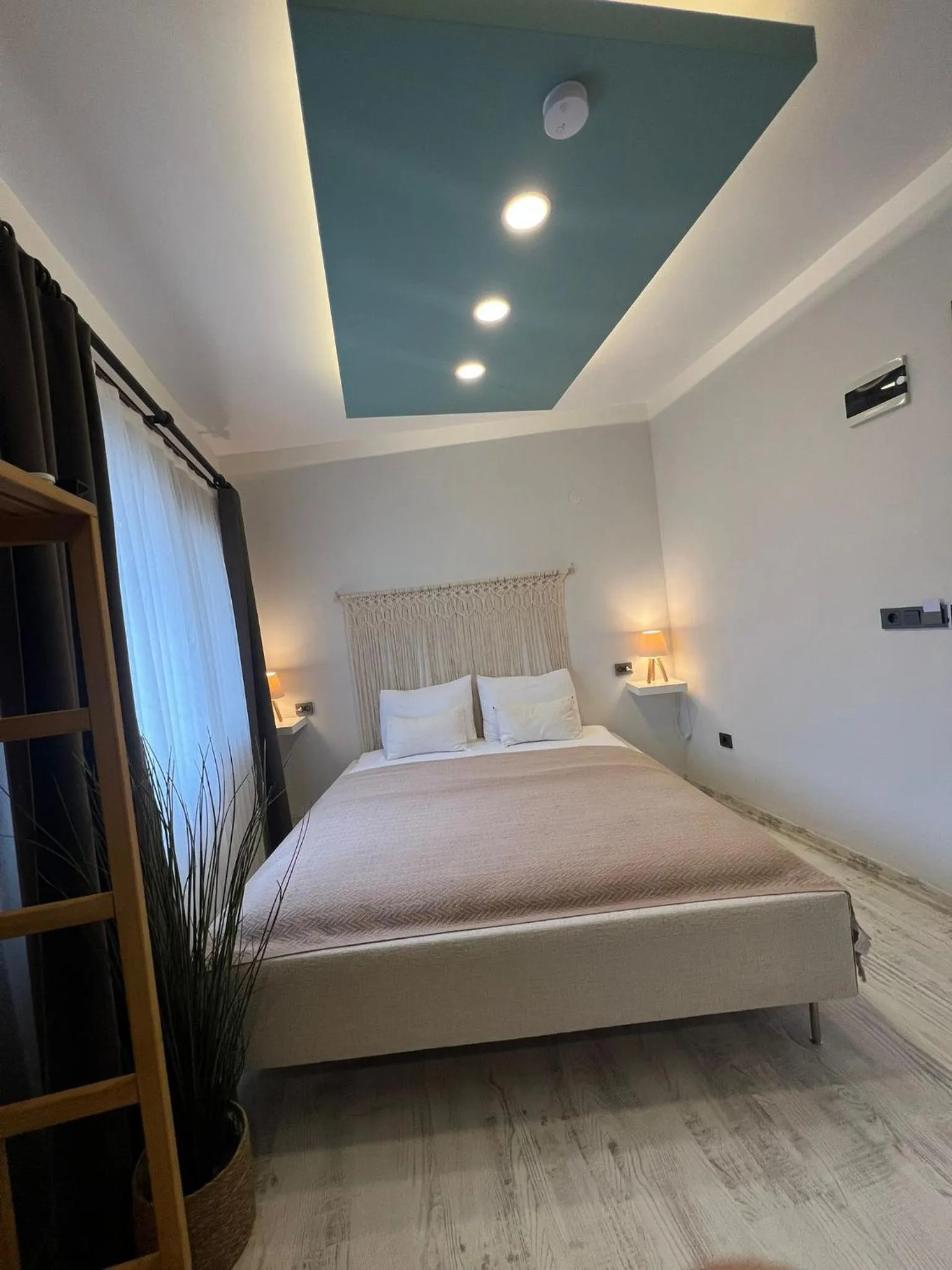 Photo of the whole room, Bed in Dia Urla