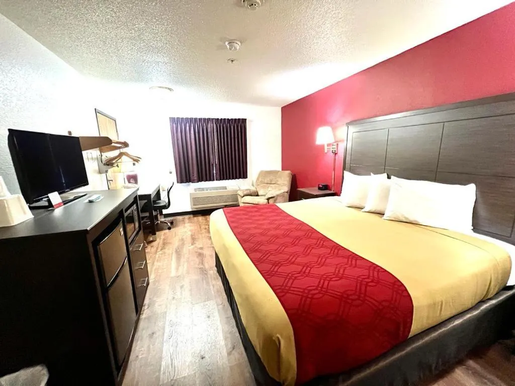 Photo of the whole room in Econo Lodge Oacoma - Chamberlain West