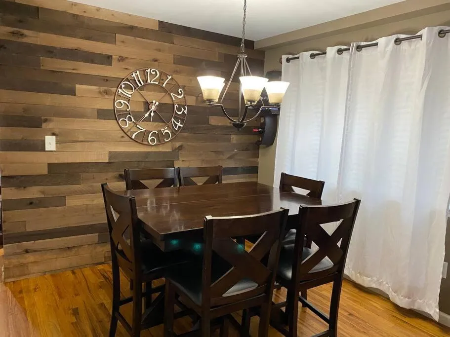 Casa Rosado @ NYC Home Pool Firepit Parking Ferry