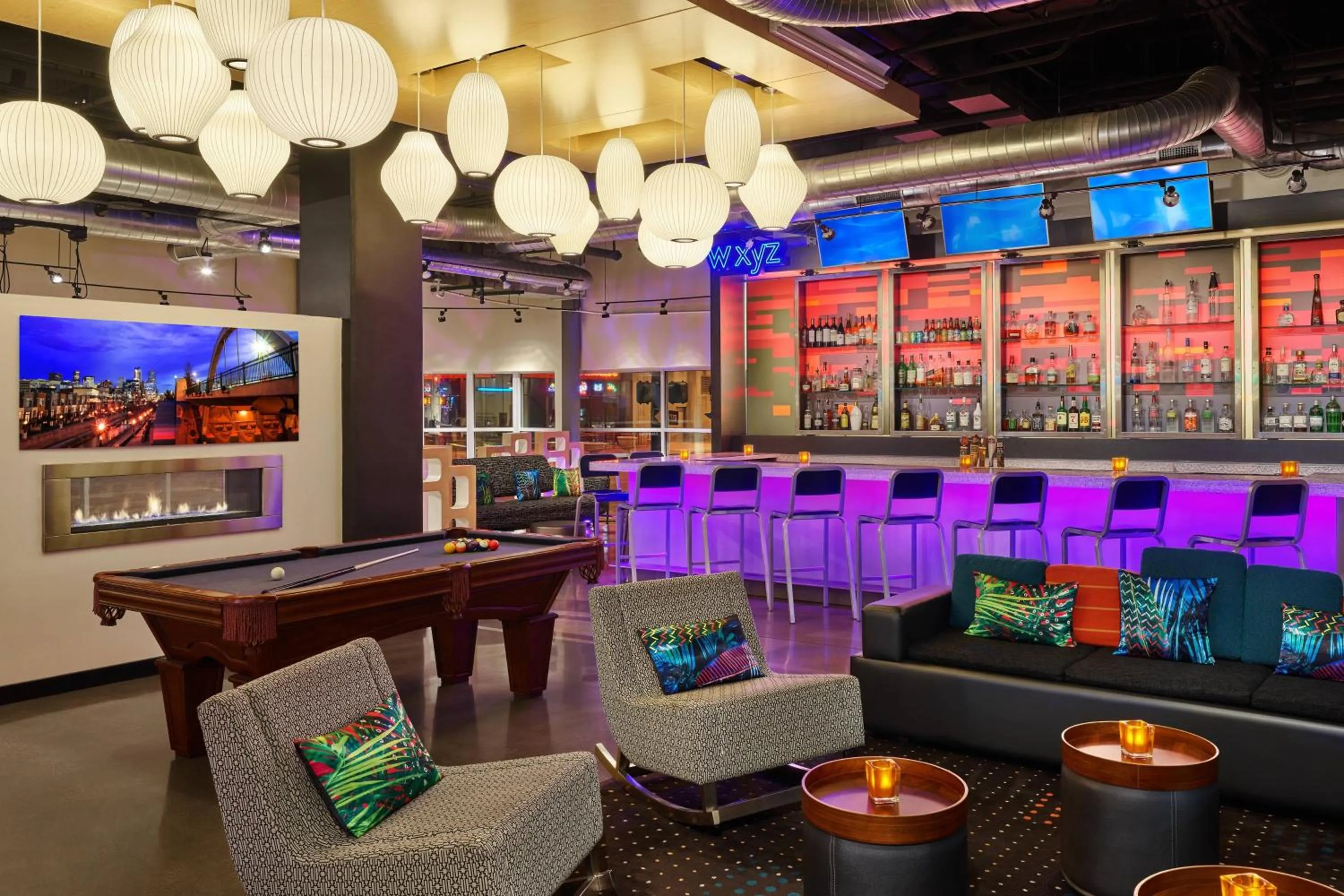 Lounge or bar in Aloft Denver Downtown