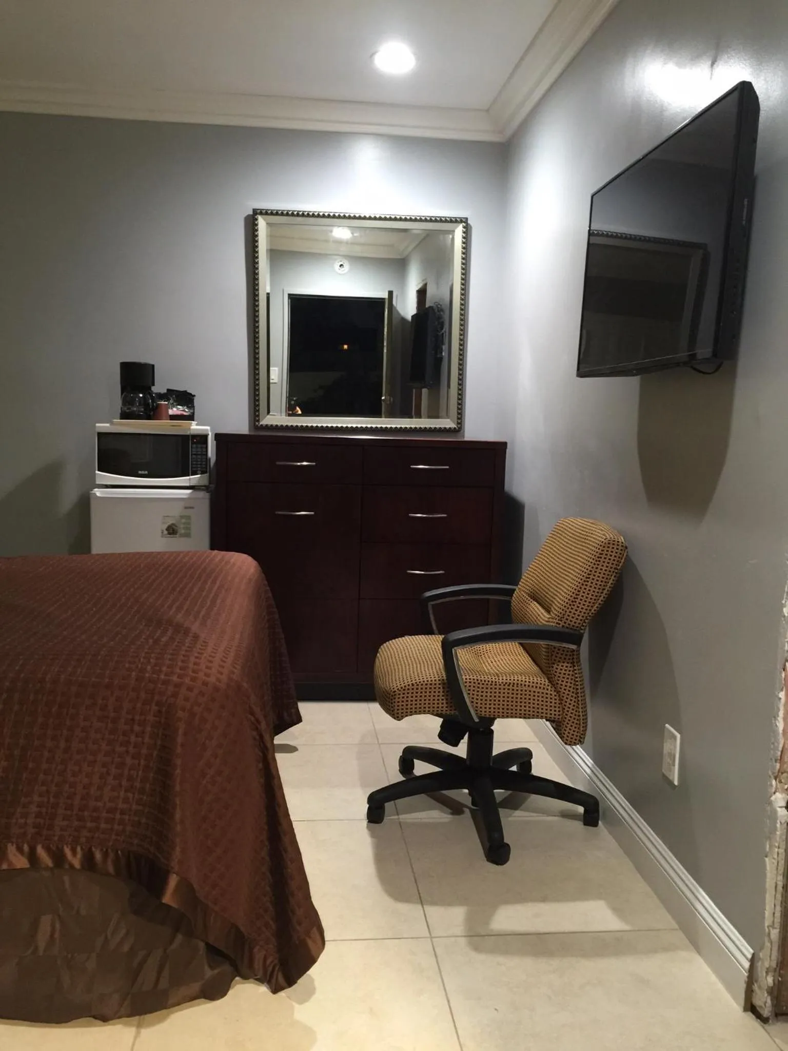 Seating area in Crenshaw Inn Motel