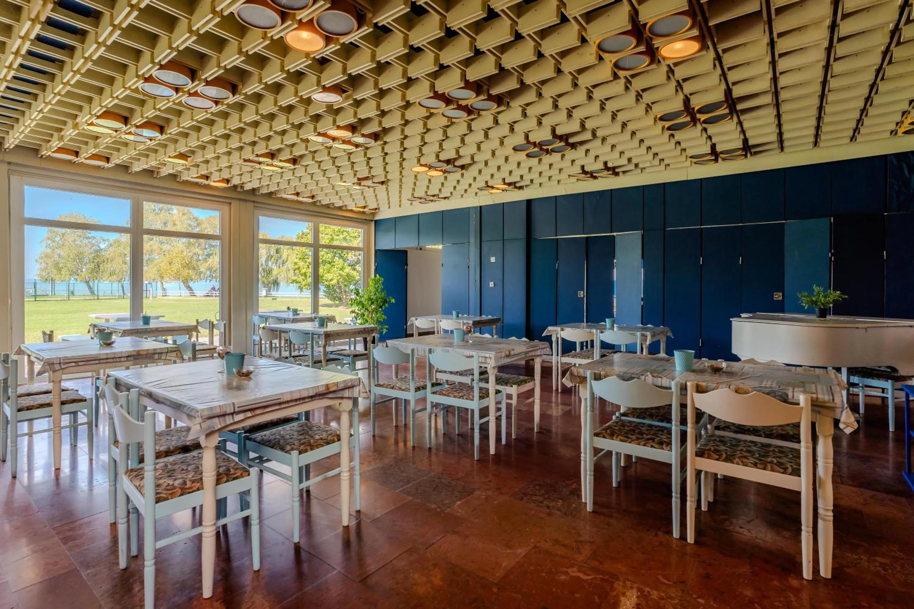 Restaurant/places to eat in Plazs Hotel Siófok