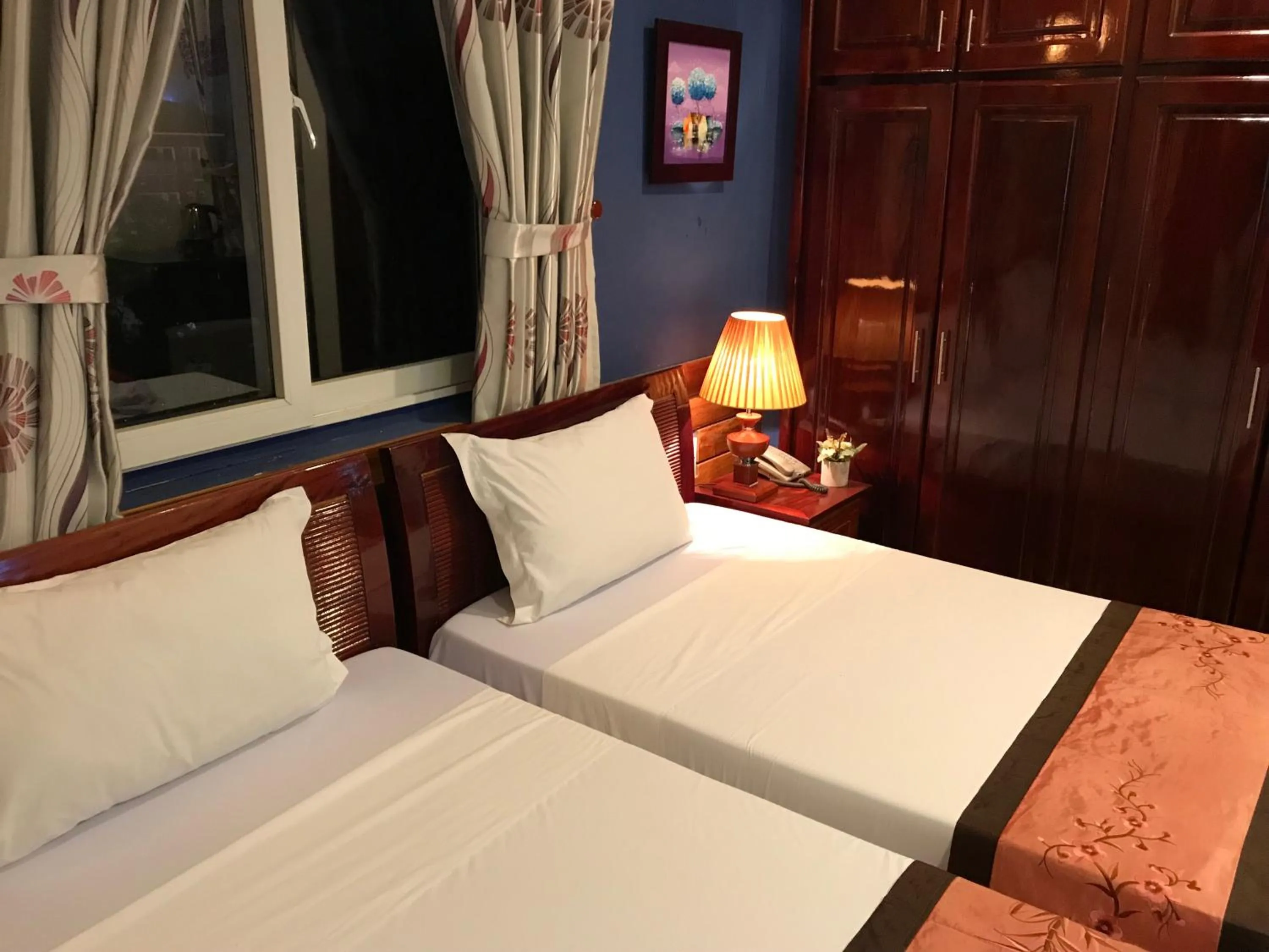 Bed in Sunny A Hotel