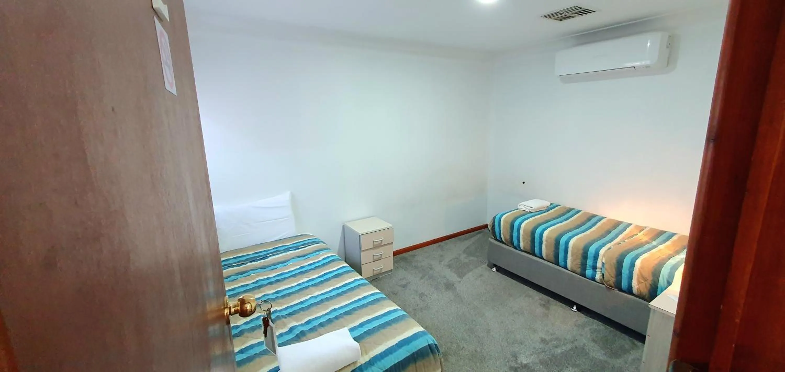 Bed in Goldrush Motel Young CBD