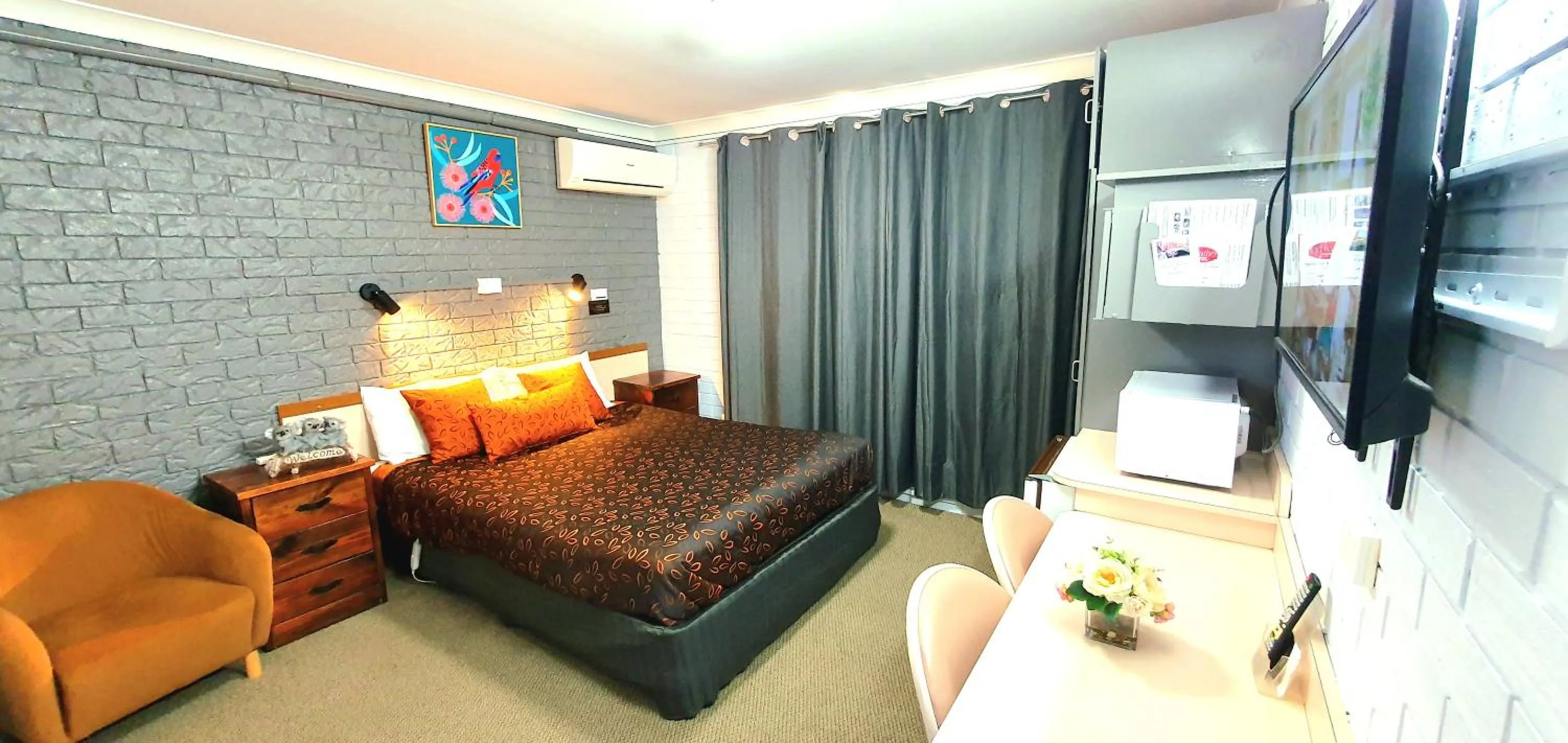Bed in Goldrush Motel Young CBD