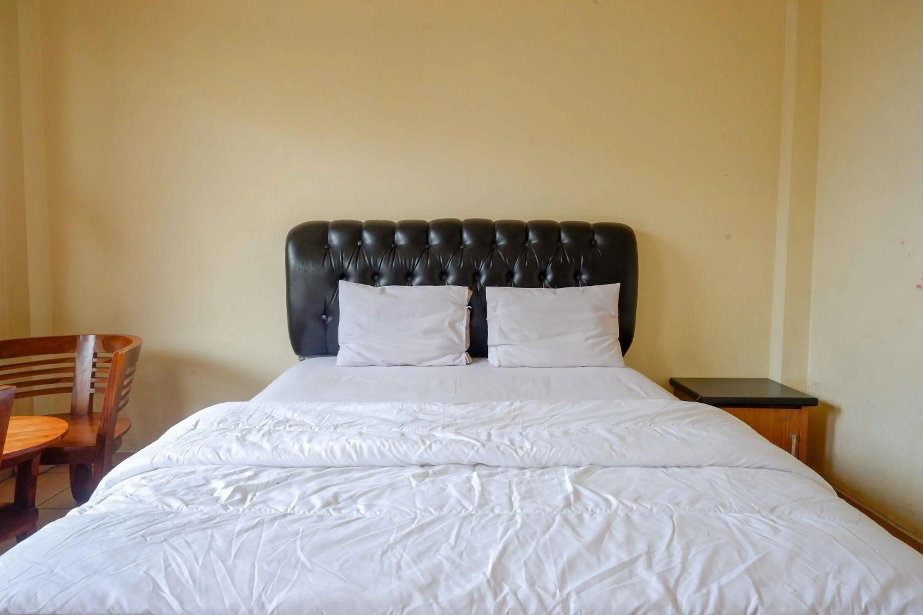 Bedroom, Bed in Urbanview Hotel Bergas Indah Bandungan by RedDoorz