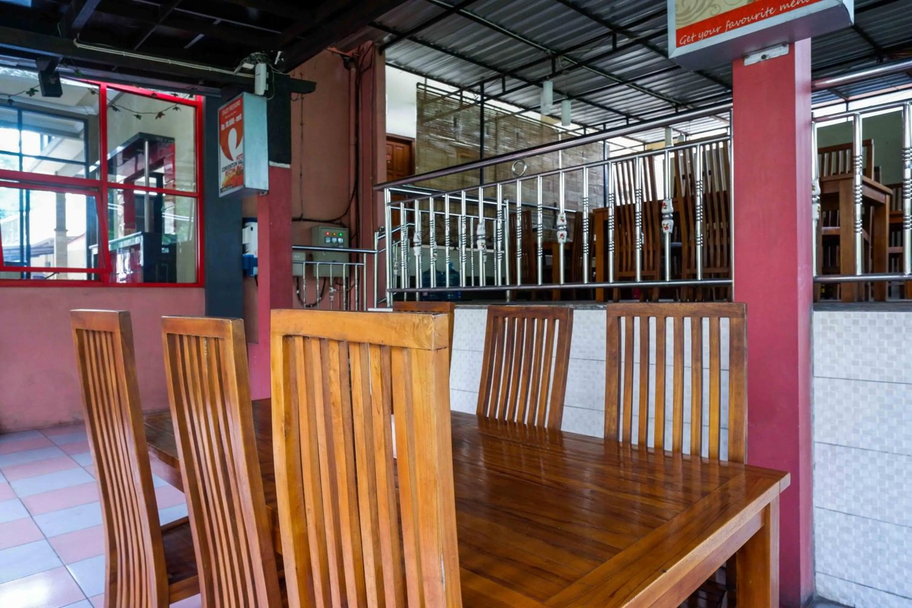 Restaurant/places to eat in Urbanview Hotel Bergas Indah Bandungan by RedDoorz