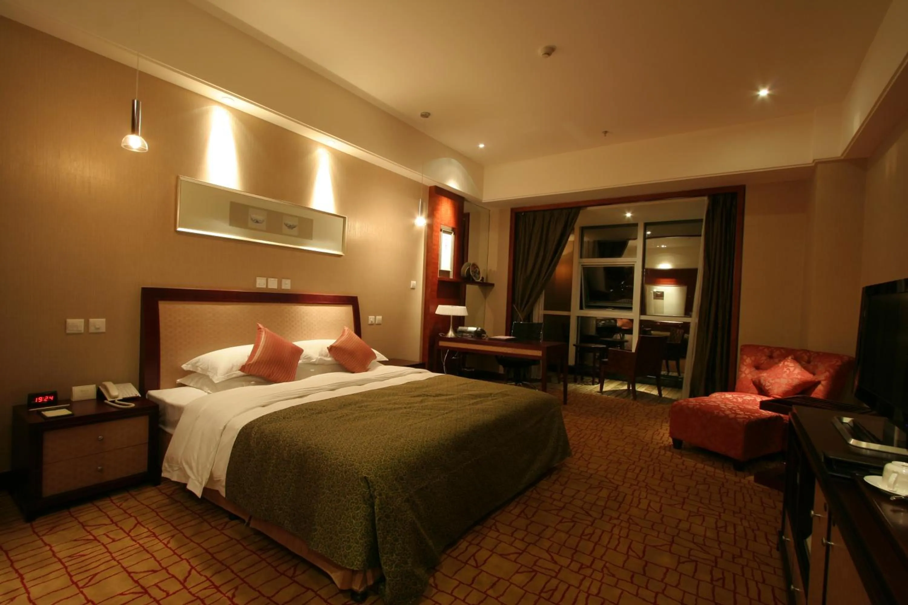 Photo of the whole room, Bed in Empark Grand Hotel Kunming