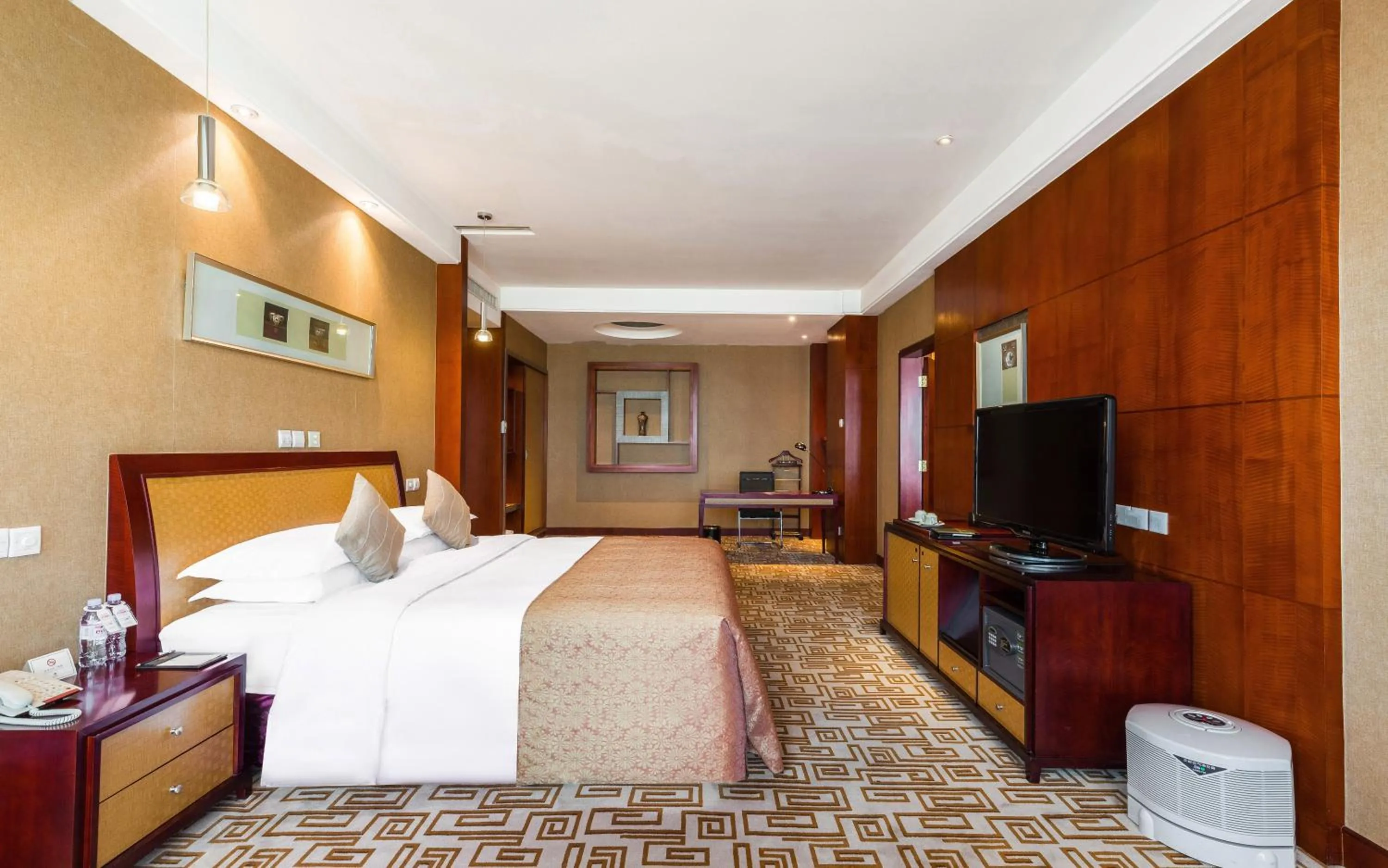 Photo of the whole room, Bed in Empark Grand Hotel Kunming