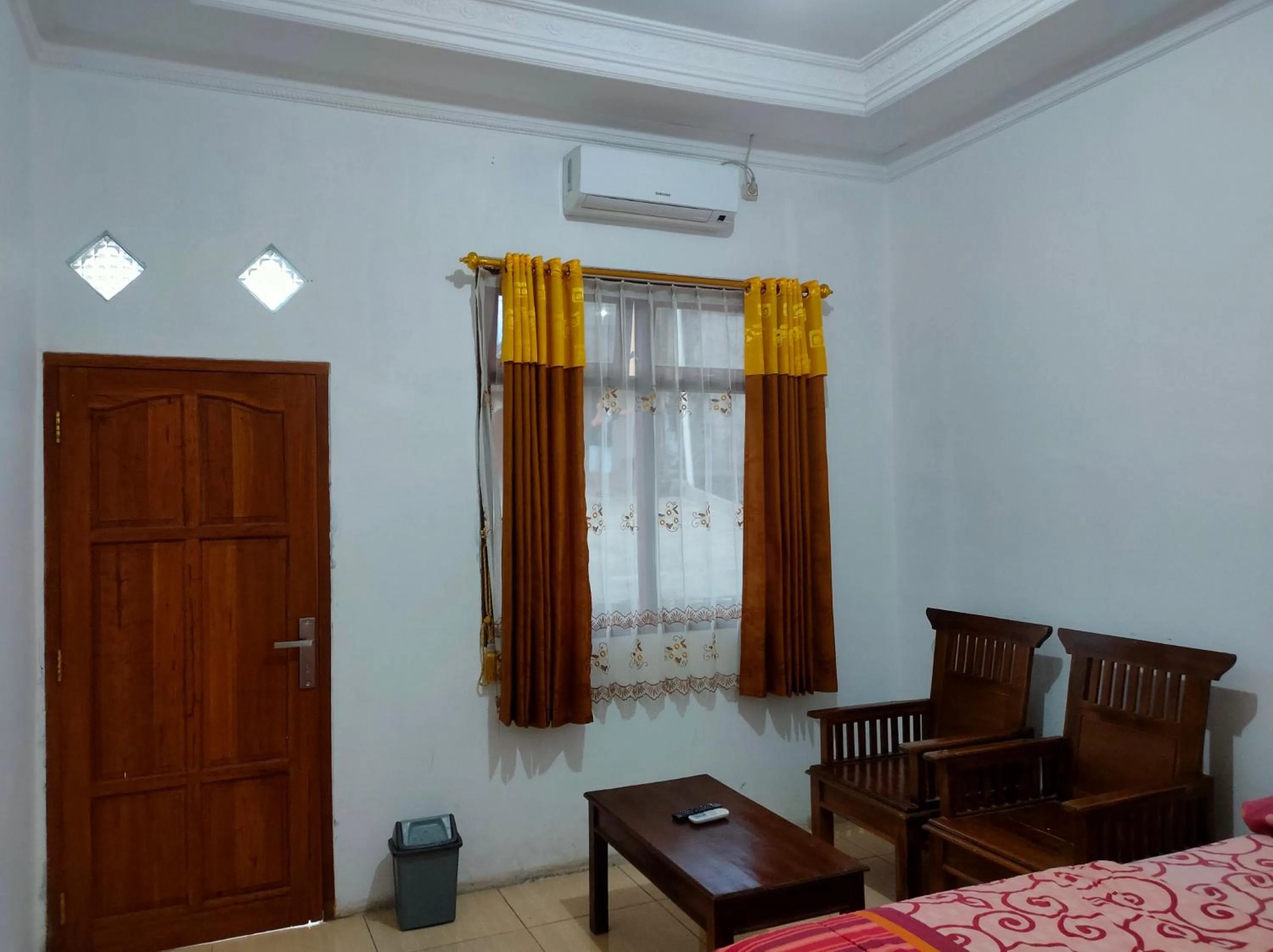 Bedroom, Bed in Hotel Arjuna Sari Bandungan