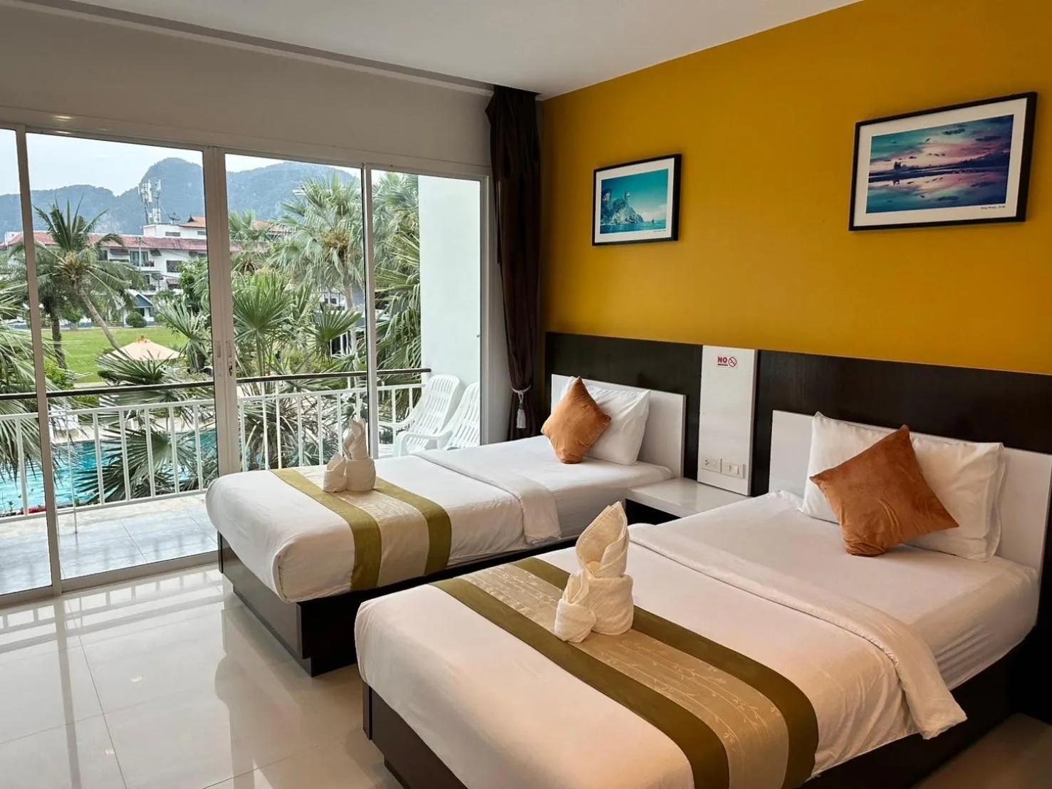 Bed in Gypsy Sea View Resort- Phi Phi Island