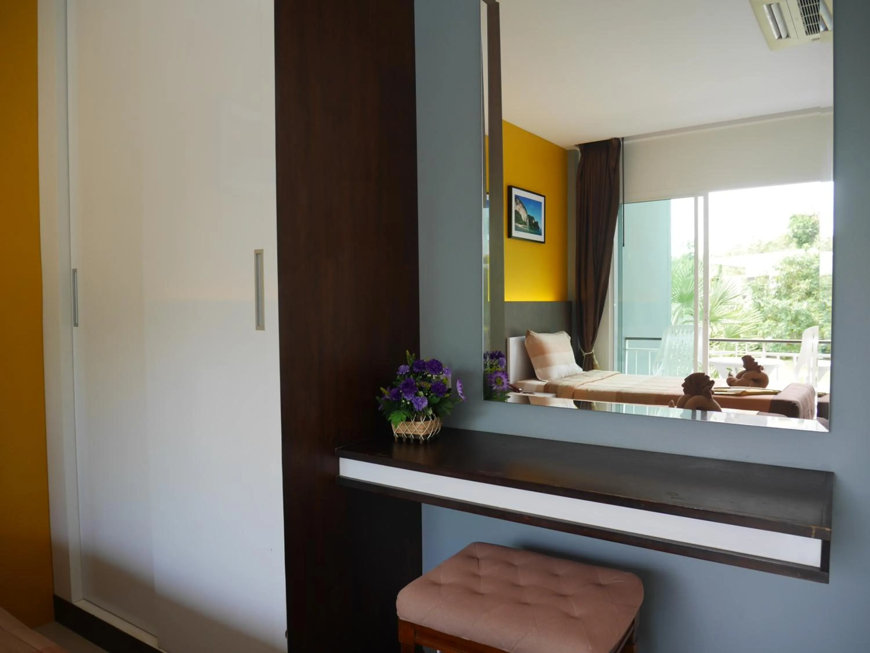 Photo of the whole room in Gypsy Sea View Resort- Phi Phi Island