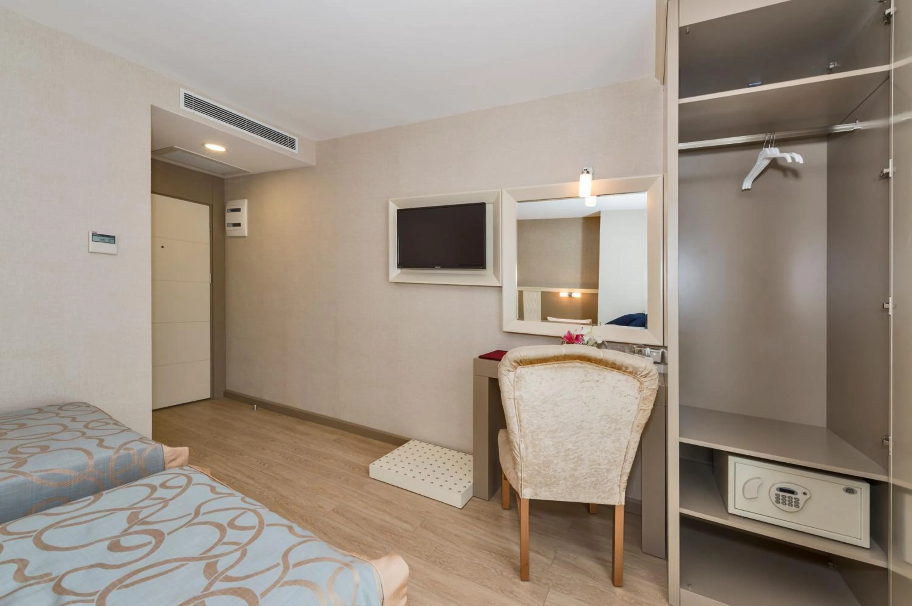 Bedroom, Bed in Marcello Hotel