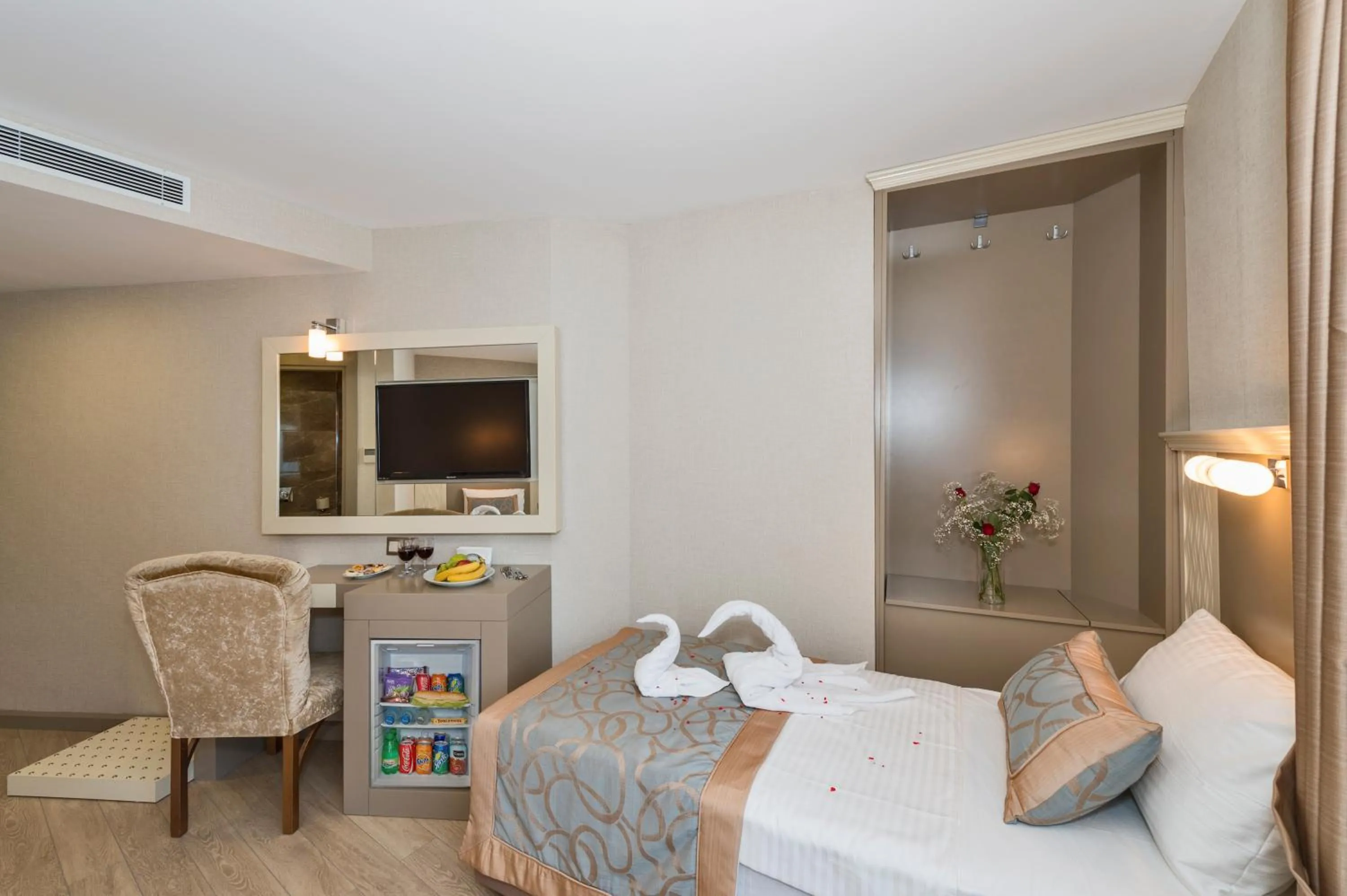 Bedroom, Bed in Marcello Hotel